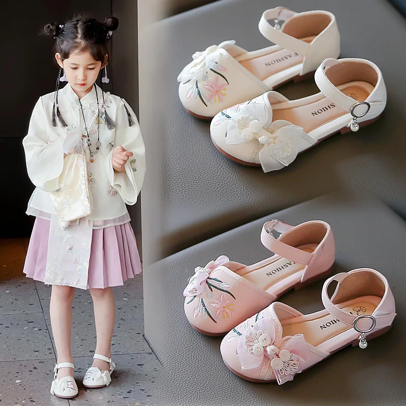 

Girls Closed-toe Embroidery Sandals Children Shoes 2024 Summer New Baby Girl Soft Soled Leather Shoes Chinese Style Hanfu Shoes