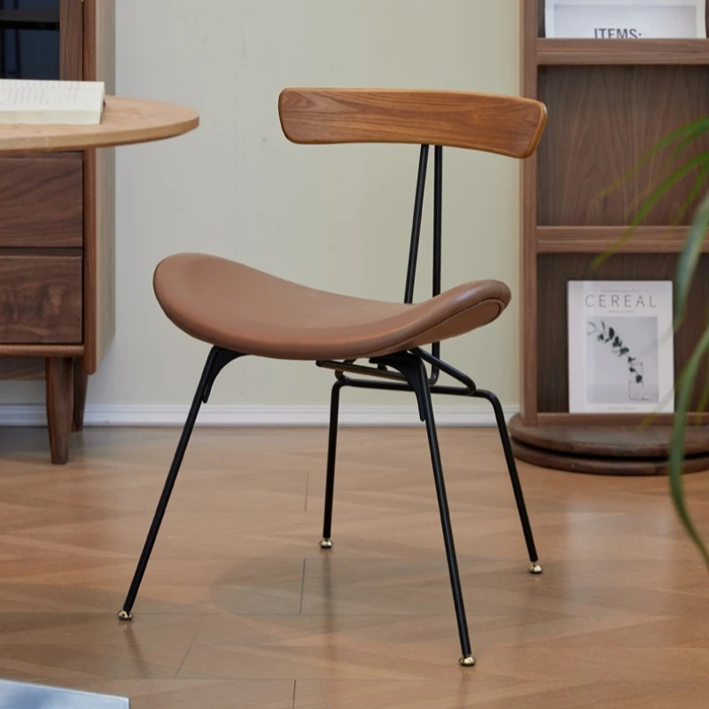 الشمال مصمم الترفيه مسند الظهر كرسي خشب متين خمر الحديد الفاخرة النمل الطعام كرسي النمط الصناعي مقعد جلدي الأثاث