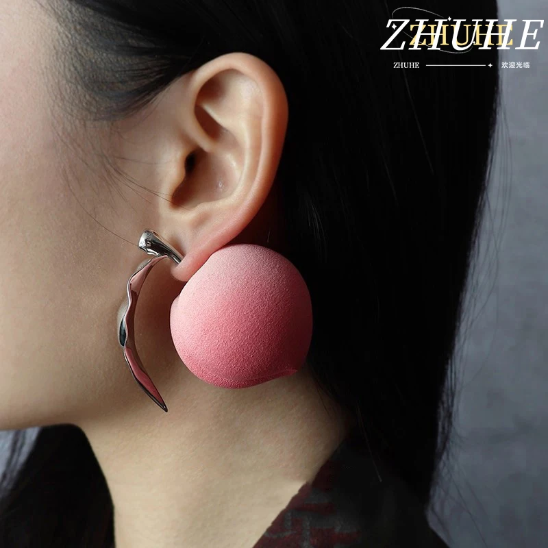 

Sweet And romantic Peach Earrings Are Perfect Jewelry Accessories For The Women's Carnival To Give To Your Girlfriend