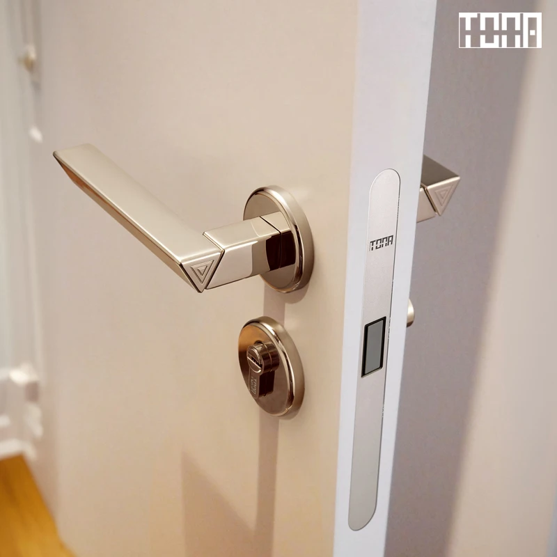 

Титановый, серебристый, элитный латунный современный магнитный дверной замок, оригинальный дизайн, треугольный дверной рычаг, внутренний бесшумный разделенный дверной замок