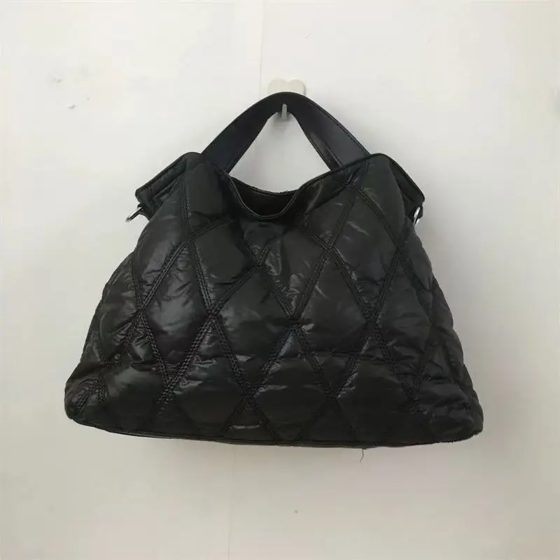 Tote Bag Women 2025 Spring Shouldr Bag Cotton Filling High-Capacity Euro-America Style Solid Women Bags Office Lady view 4