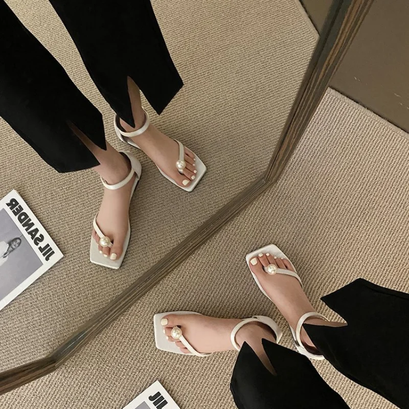 2023 Summer New Fashion Versatile Women Sandals French Retro Flat Roman Shoes for Women Pearl Flip Flops Female Beach Sandals