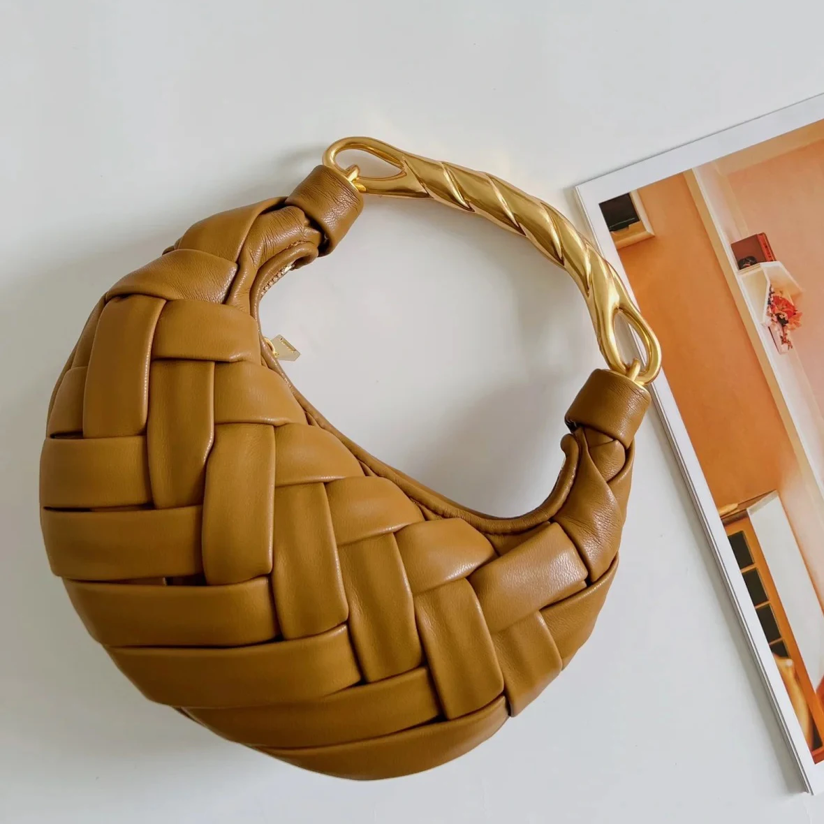 

Новинка 2025 года, плетеная сумка «птичье гнездо», нишевый дизайн, металлическая ручка, сумка через плечо из искусственной кожи на одно плечо, модная женская сумка