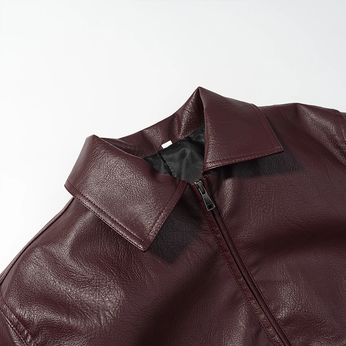 Elegancka, codzienna skórzana kurtka damska, długa, z kołnierzykiem, odzież wierzchnia na jesień 2025, styl dojazdowy do pracy.