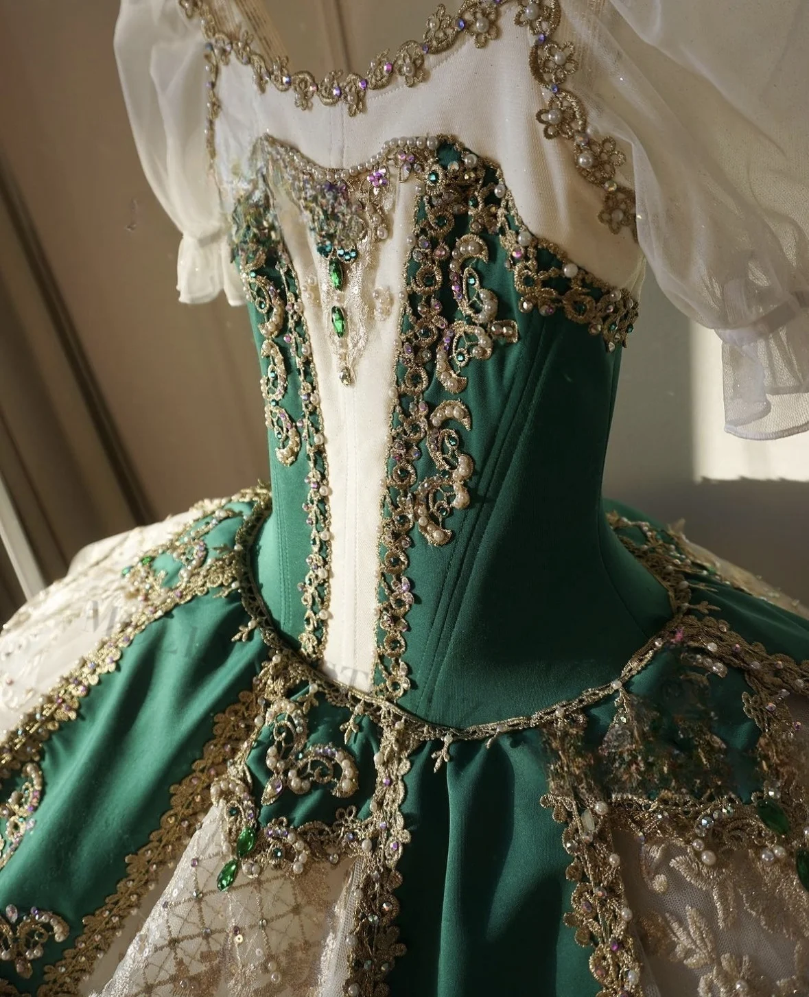 High-end new tailor-made emerald Esmeralda variation TUTU Little Swan professional performance competition skirt