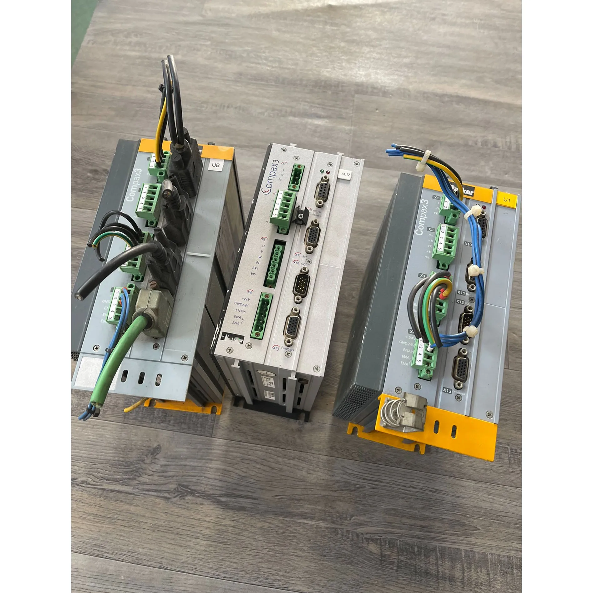 

Сервоприводы C3S025V2F10 I11 T30 M00 и C3S063V2F10 I11 T40 M00 проверены, исправны.