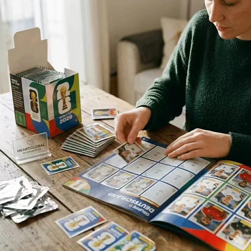 Collection d'autocollants officiels Panini Coupe du Monde 2026 - Boîte mystère - Pack de collection de joueurs de football - Cadeaux souvenirs pour les fans