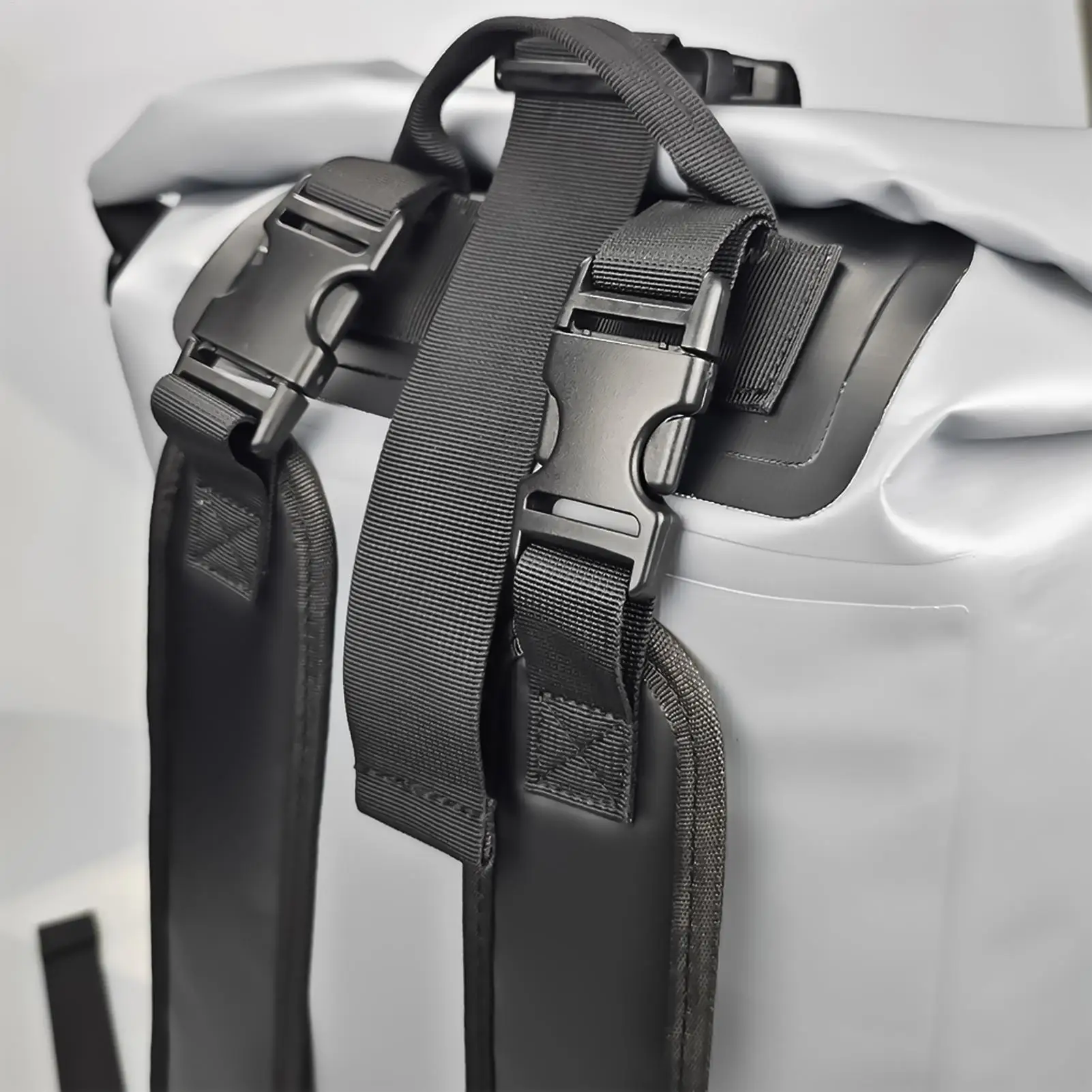 25L waterproof Duffle backpack Roll Top Closure Heavy Duty Bag Travel Backpack For Men Hiking Camping Outdoor Trekking Beach