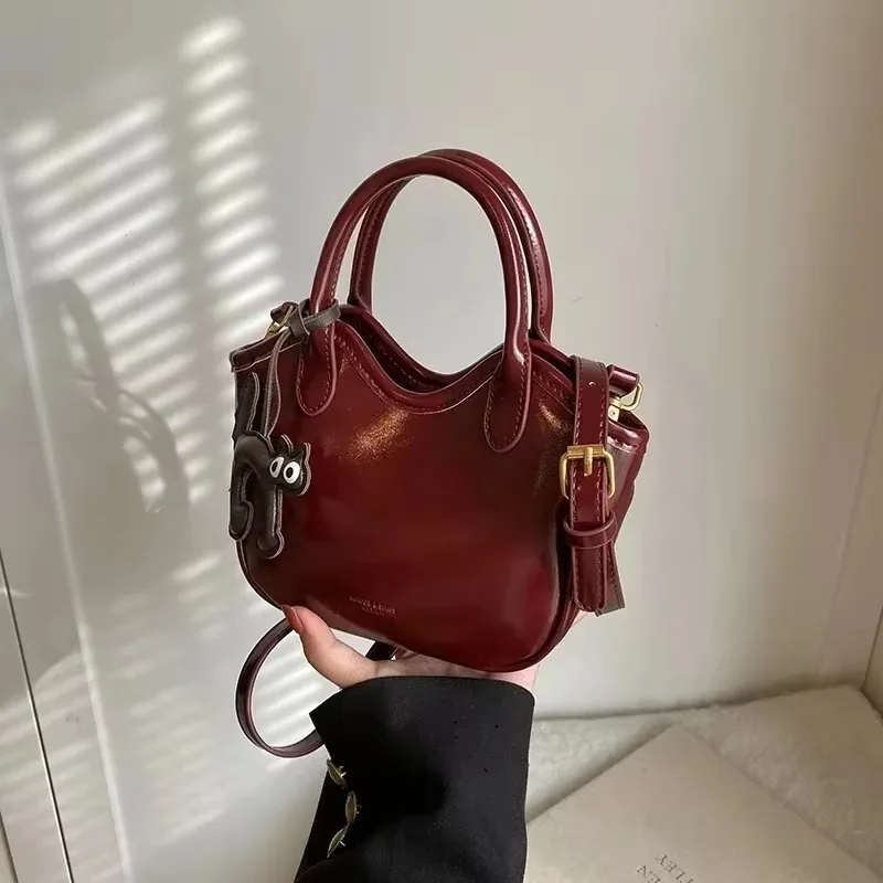 

Solid Color PU 2025 Hot Selling Handbag Large Capacity Zipper Fashionable Crossbody Bag Soft Simple Versatile Shoulder Bag