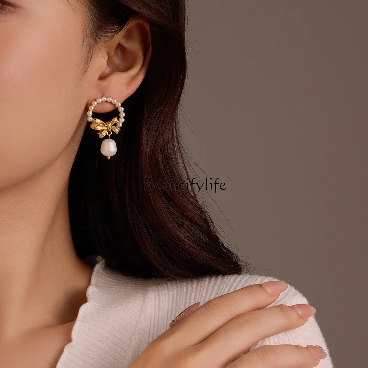 Stainless steel earrings inlaid with pearls and titanium steel earrings, simple and luxurious, autumn and winter high-end