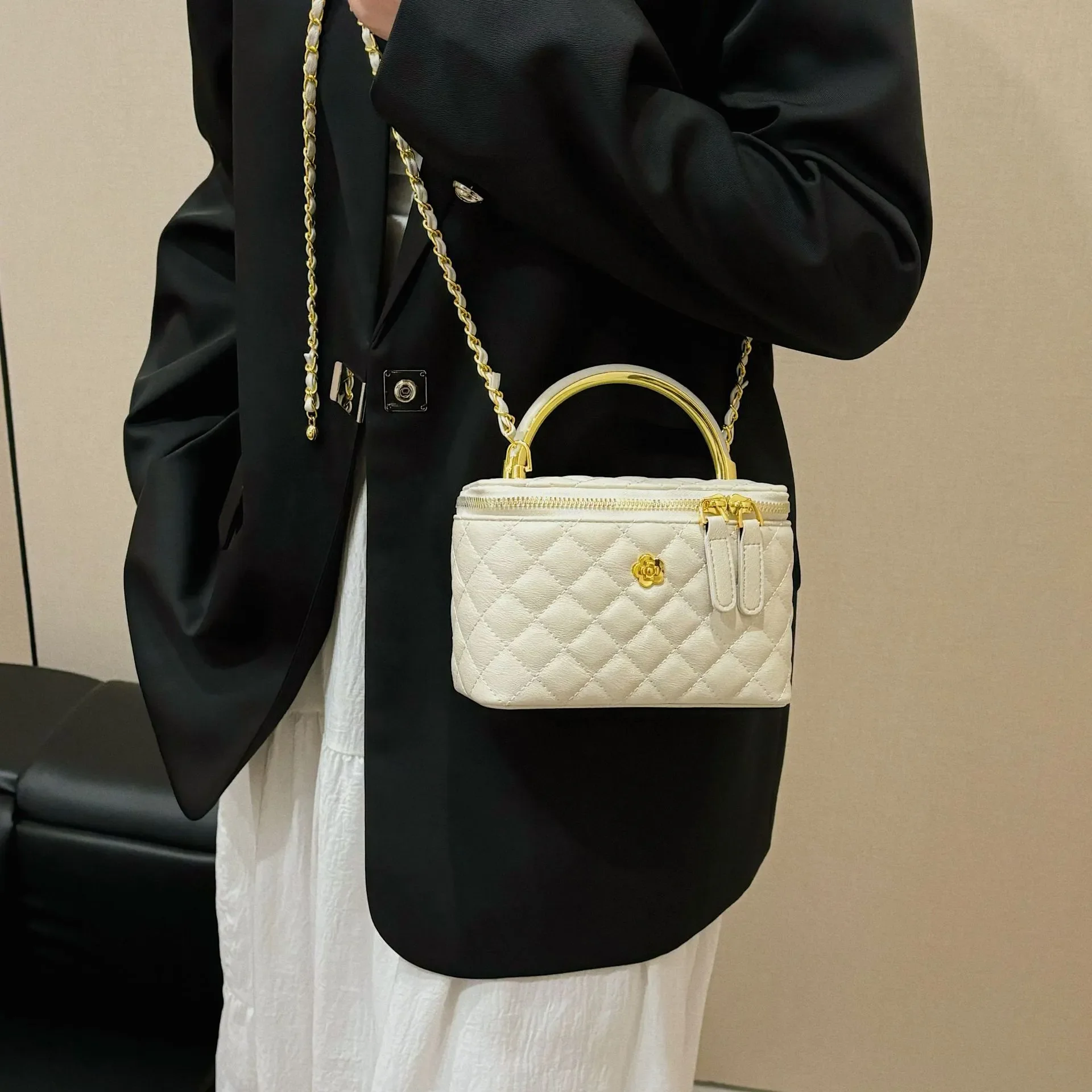 

Free shipping designer bags for womens Shoulder bags white khaki pink black blue fashionable and versatile crossbody bag