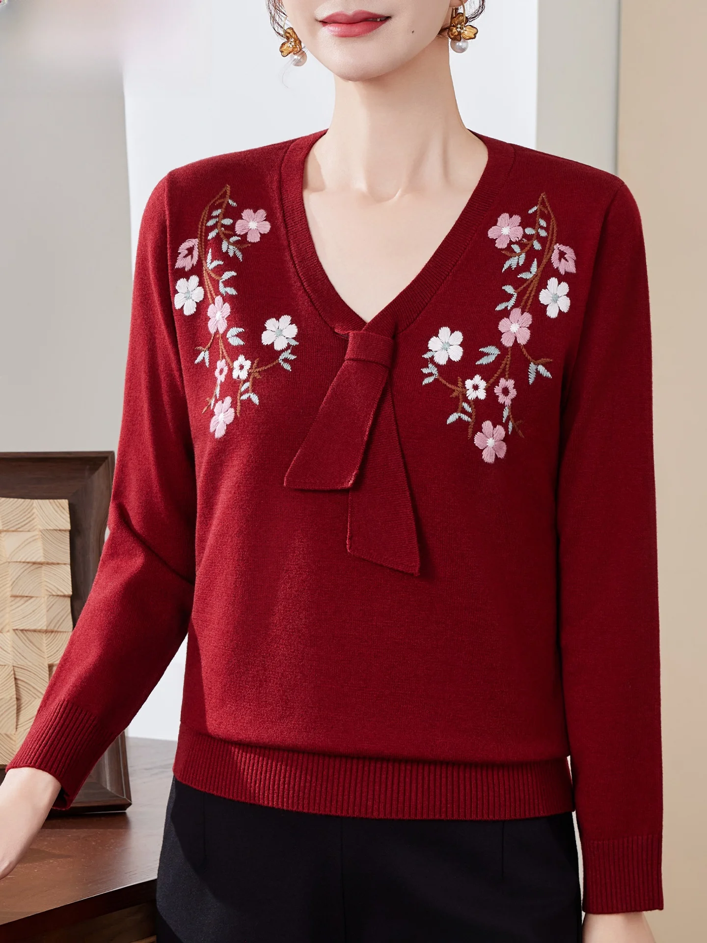 

Faionable Knitted Wool Sweater for Women Autumn Winter Base Layer Top Korean Sle ort V-Ne Embroidered Design Regular ...