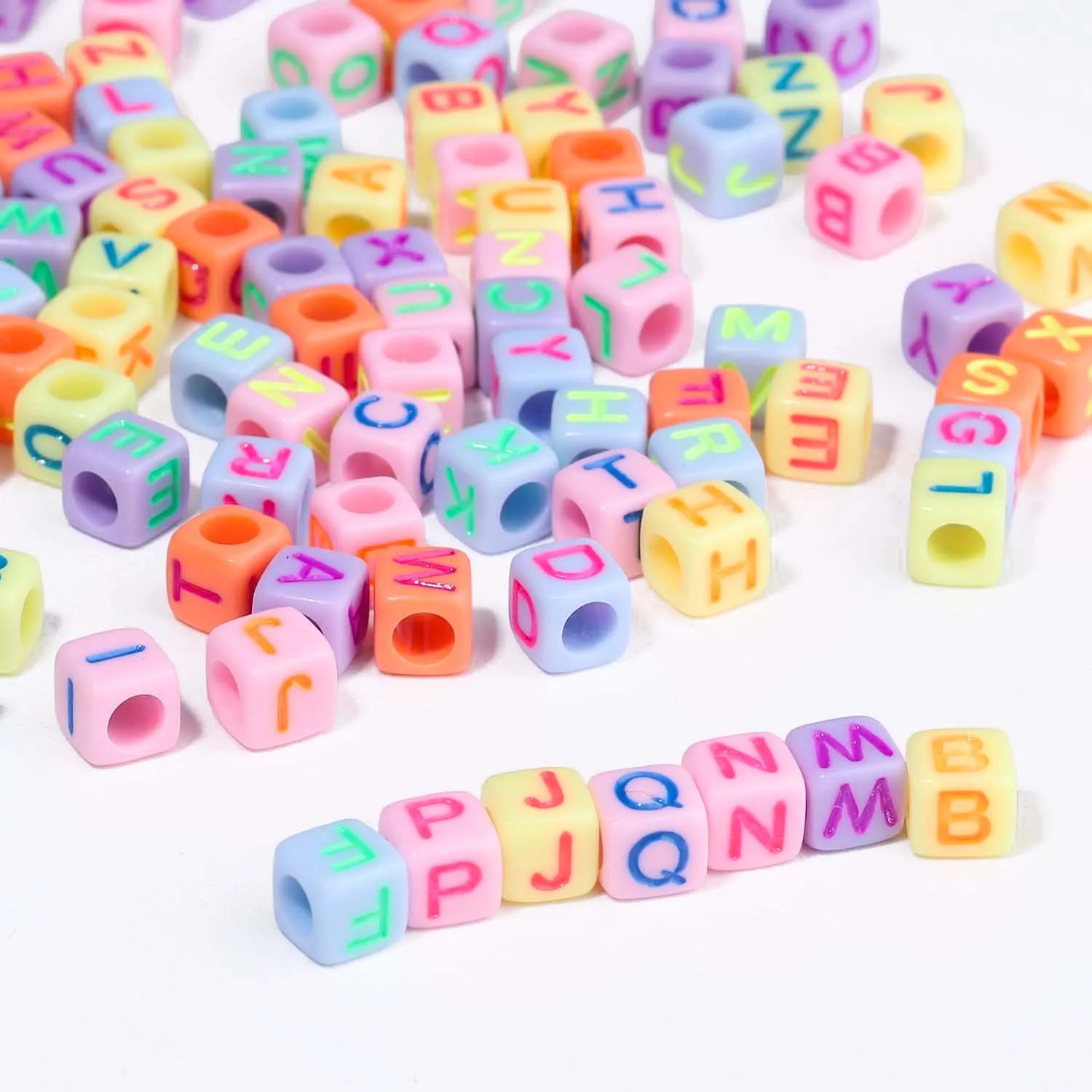 200 Stück 6mm mehrfarbige Acryl-Alphabet-Würfel-Abstandshalterperlen für Armbänder, Halsketten, Ohrringe, DIY-Schmuckherstellung, Bastelbedarf – Detail 5