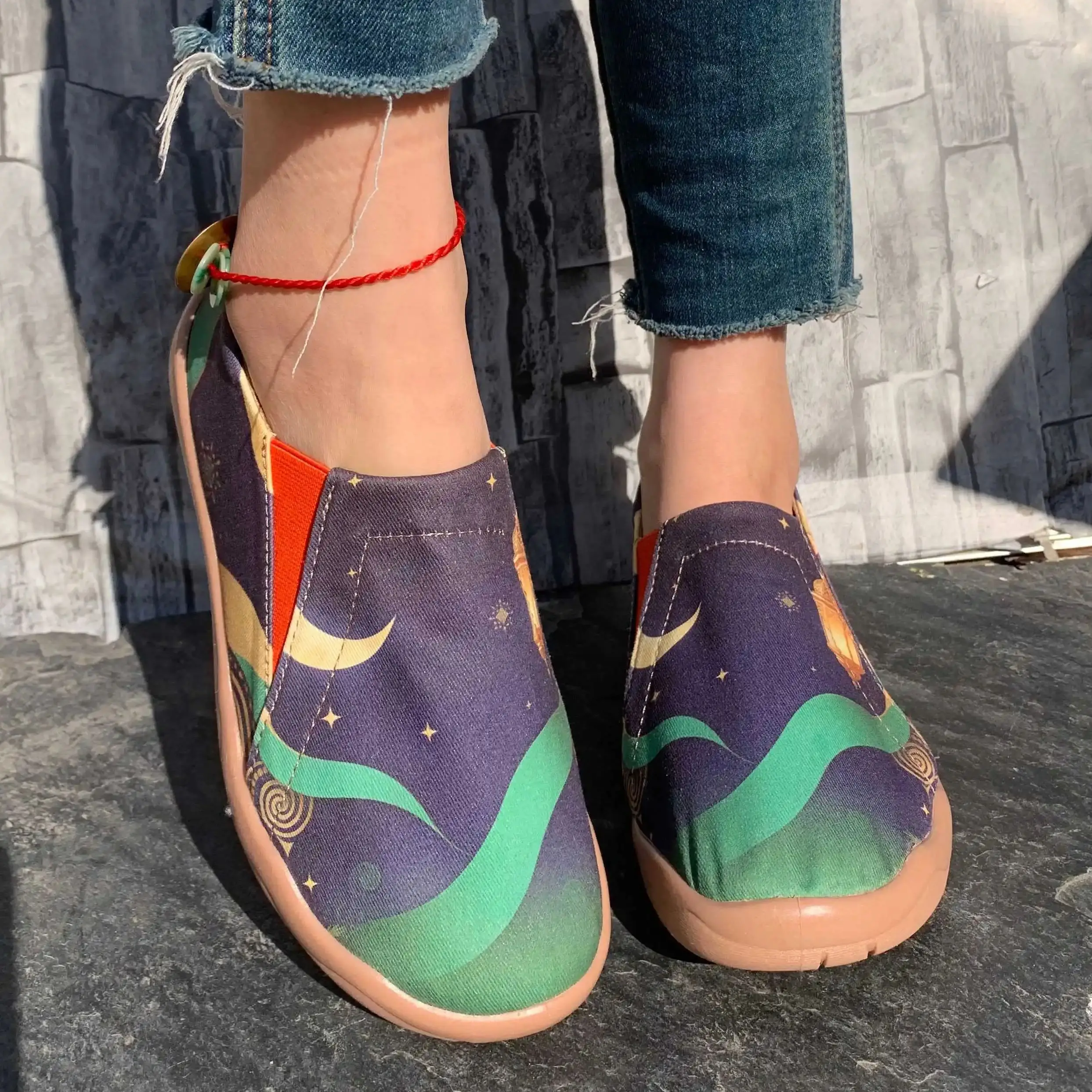 A Pair of Women's Casual Style Sneakers, Walking Shoes, Running Shoes, New Spring 2026 Collection with Star and Moon Print, Ramadan Festival, Comfortable Soft-Soled Slip-On Shoes for Couples, Valentine's Day, Travel Season, Fashionable Gift Women's Shoes