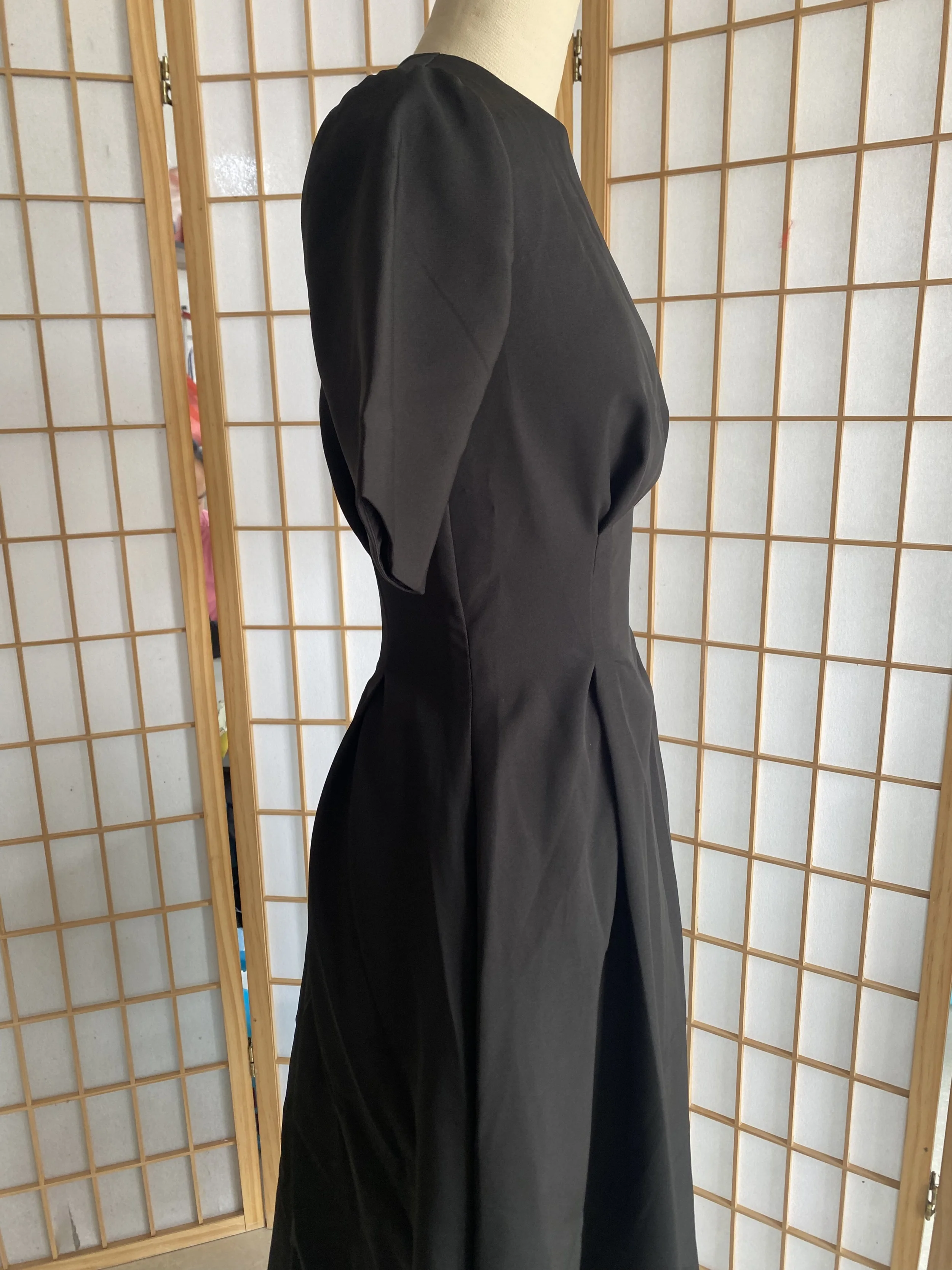 Vestido de noiva leve preto para noivas pequenas, vestido elegante com alça de cetim para registro e certificado, minivestido branco adequado para uso diário