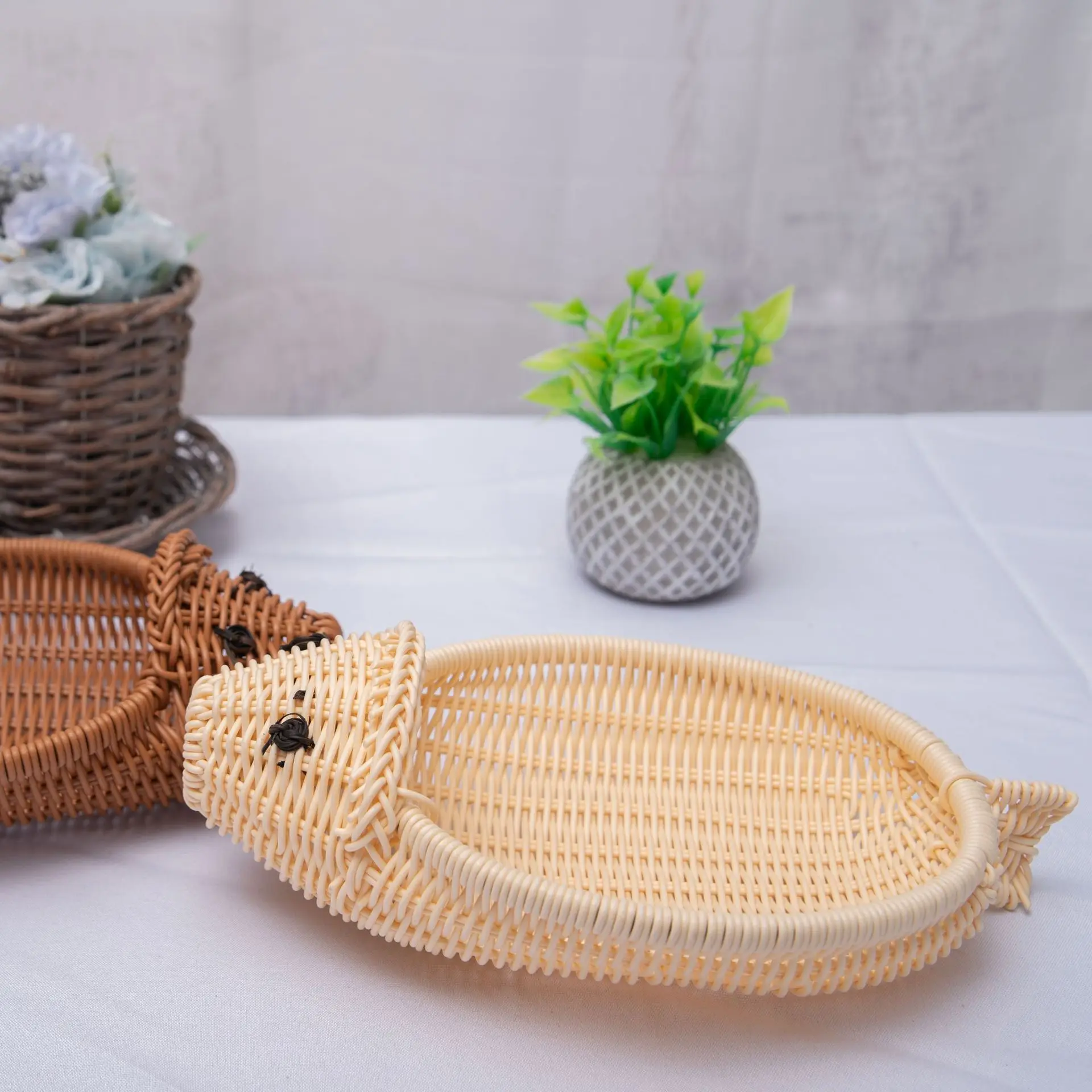 Desktop cartoon storage basket, hand woven fish shaped woven basket, special snack basket storage basket