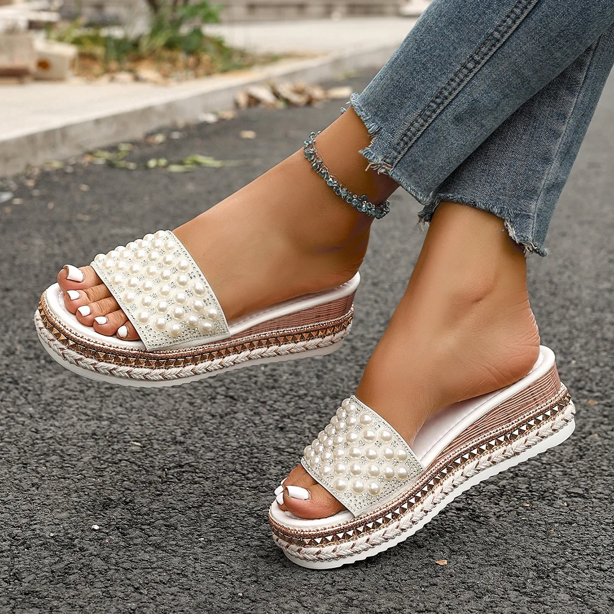 

Shiny Crystal Pearl Platform Slippers Women Fashion Rivet Decor Wedge Sandals Woman Summer 2025 Non Slip Thick Sole Beach Slides