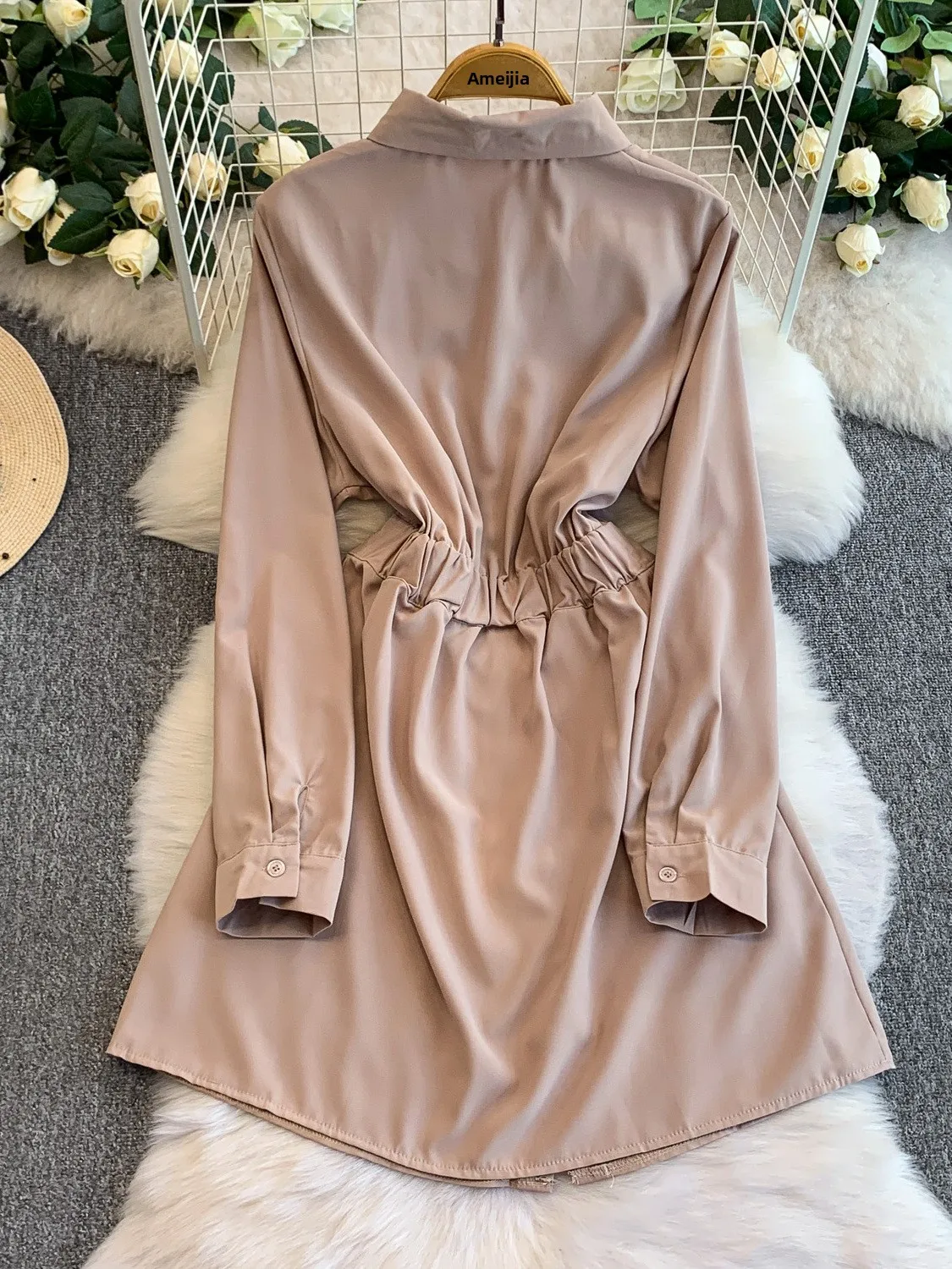 กระโปรงทรงเอไลน์เอวยางยืดความยาวปานกลางสำหรับผู้หญิง รุ่นใหม่ปี 2025 ผ้าซาติน กระดุมเดี่ยว ปิดด้วยกระดุมเดียว