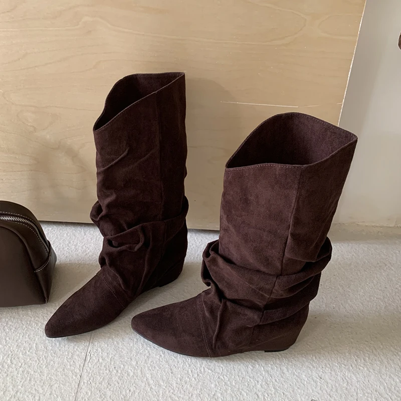 Botas planas para Mujer, zapatos de media pantorrilla de diseñador con punta estrecha, Botas Chelsea de moda para invierno 2025, nueva tendencia, Botas de gladiador para caminar para Mujer