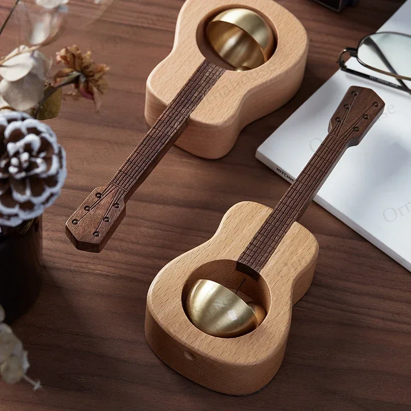 

Creative Guitar Brass Doorbell Cat Bell Walnut Solid Wood Wind Chime Gift Home Decoration Accessories Francais Lucky Cat Fairy