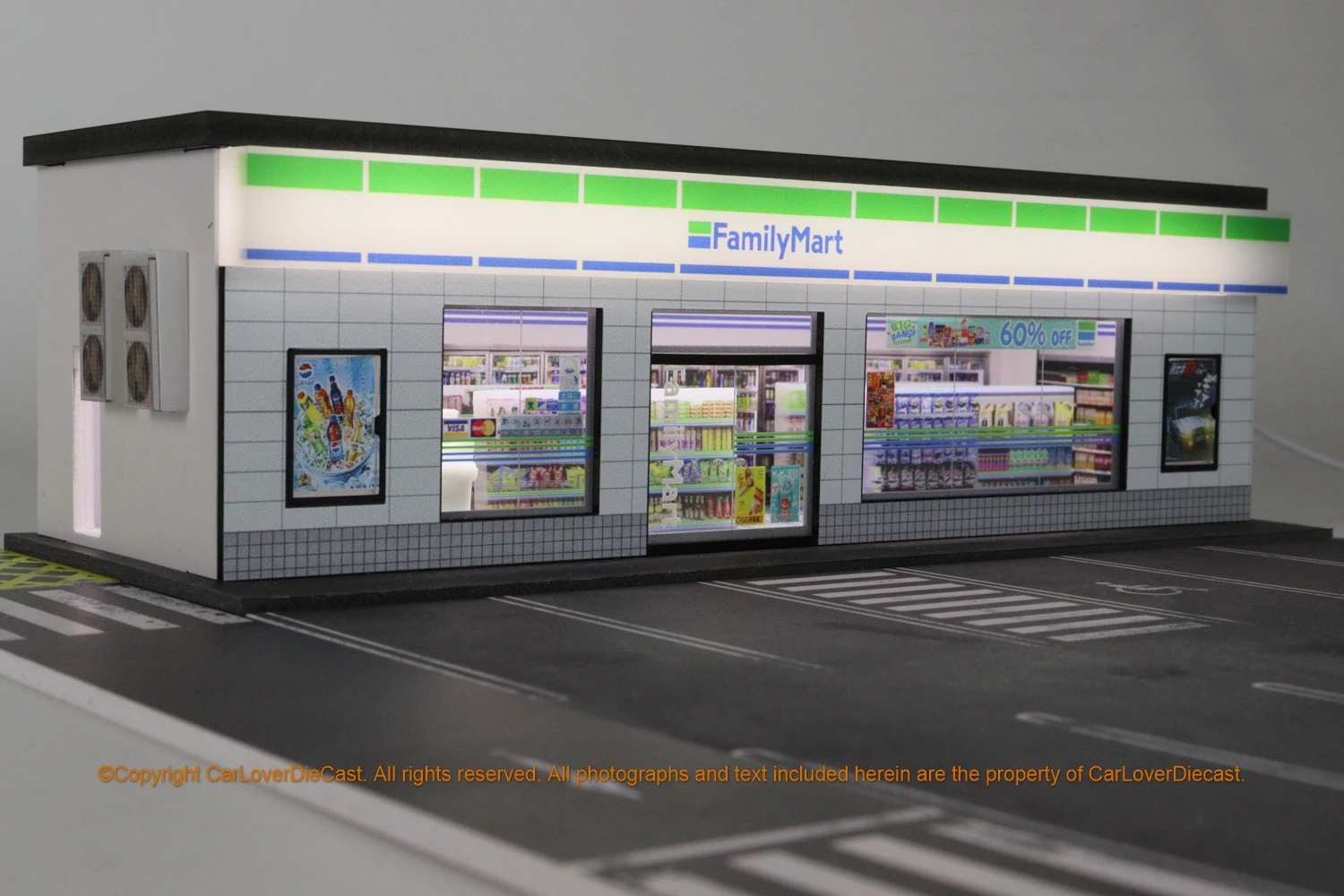 G-FANS Model 1:64 Led Light Diorama FamilyMart 711 Convenience Store Building w/Parking