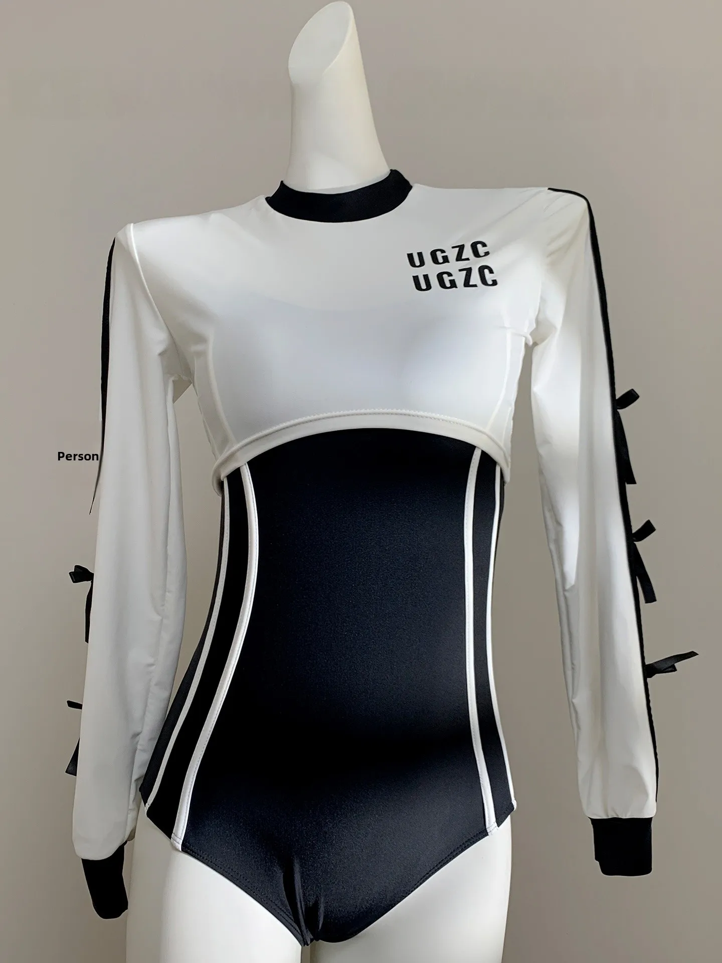 

Новинка: Женский купальник-комплект (из двух частей) с длинными рукавами, облегающий дизайн, повседневный стиль