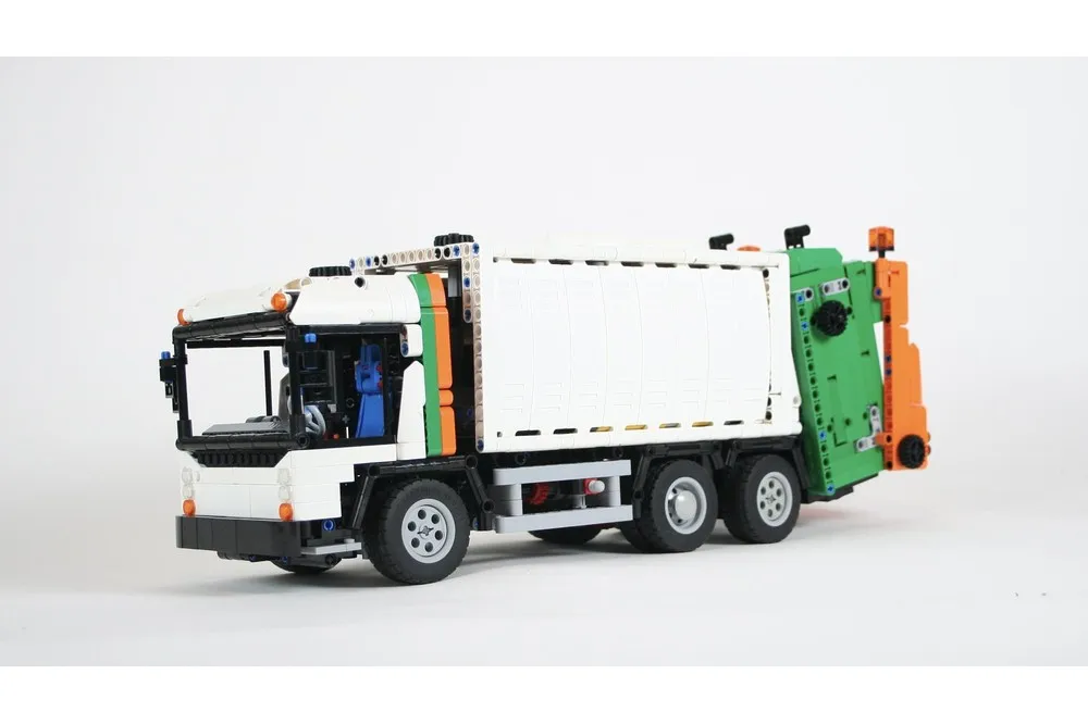

Hybrid Garbage Truck MOC-141827 • 2093 parts Building Block Model Birthday Toy Gift