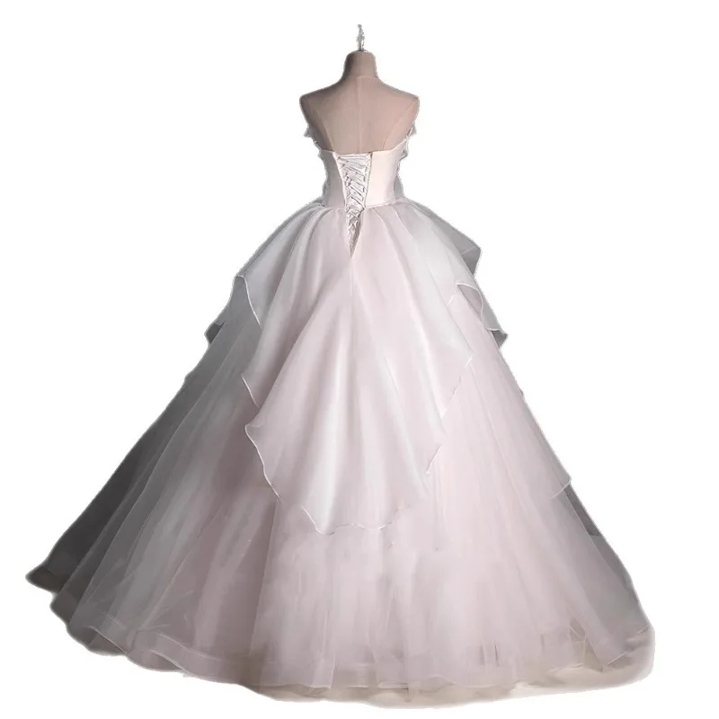 2025 여성용 새롭고 달콤한 흰색 웨딩 신부 스트랩리스 웨딩드레스 이브닝 드레스 패셔너블한 요정 연회 그랜드 디스플레이 드레스