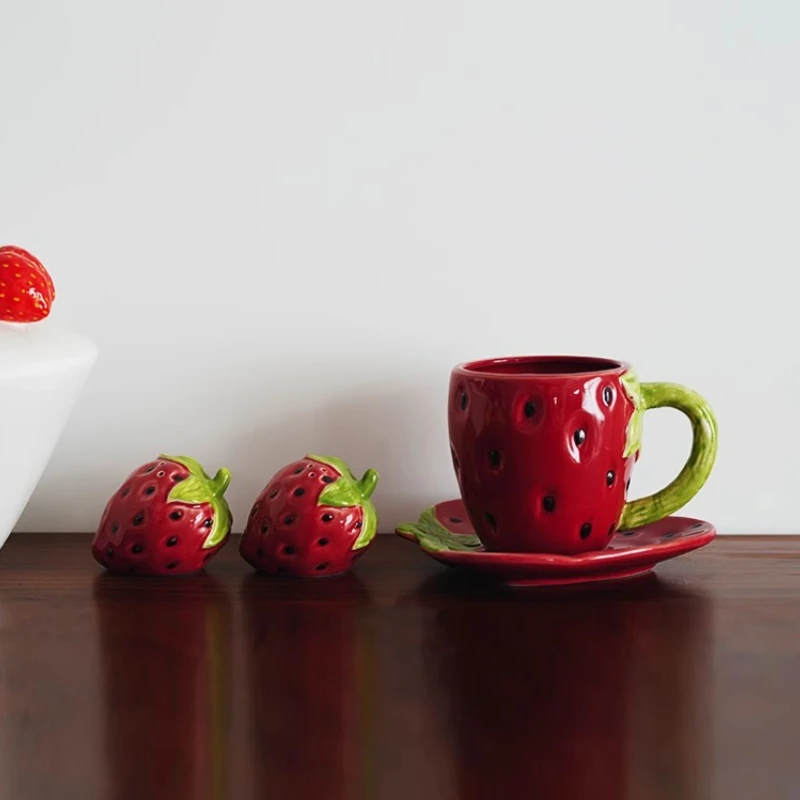 

Nordic hand-painted strawberry shaped ceramic coffee cup, plate, strawberry seasoning bottle, home breakfast milk cup mug,gift
