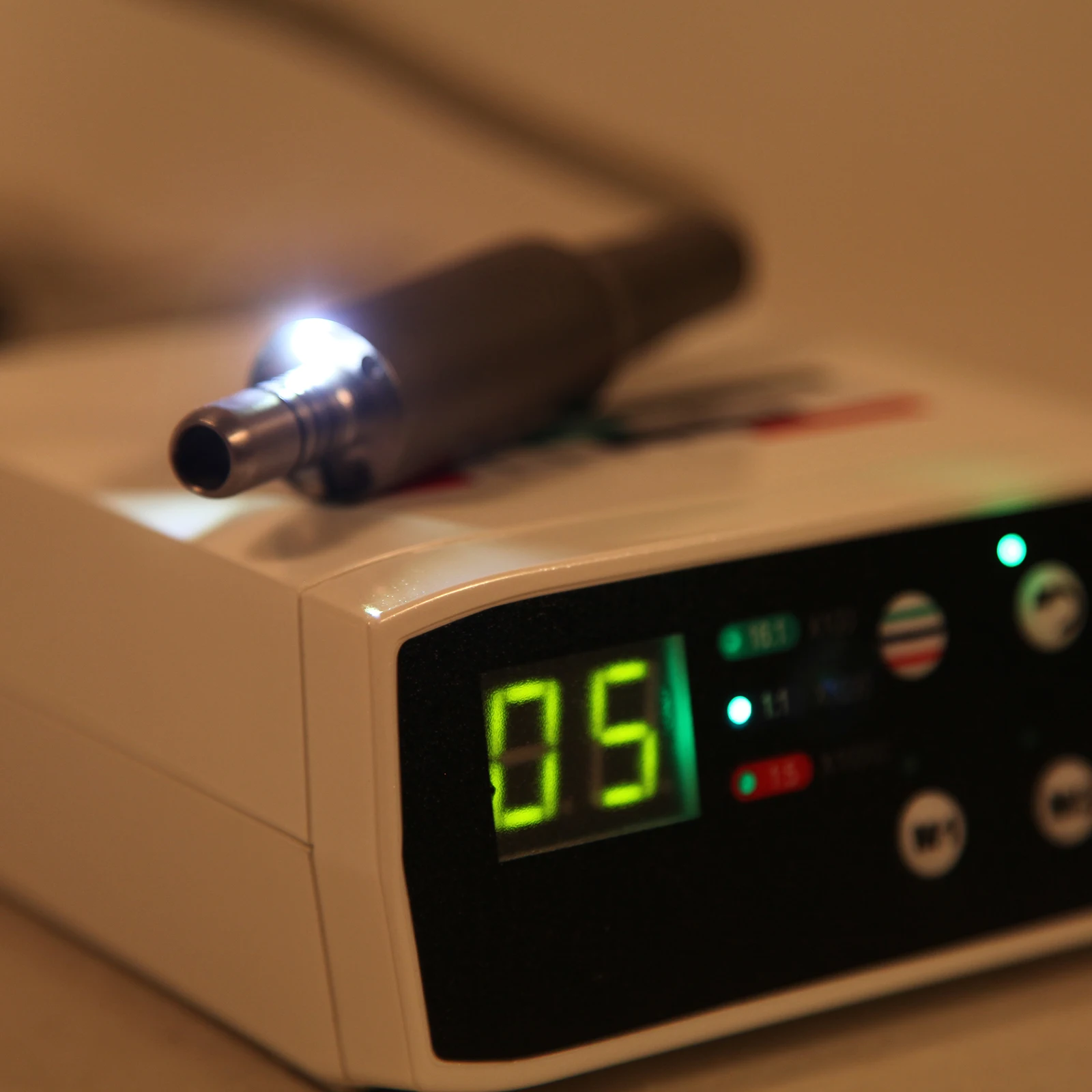 

Yabangbang Dental NSK Style Бесщеточный электродвигатель со светодиодной подсветкой Внутренний двигатель E-типа