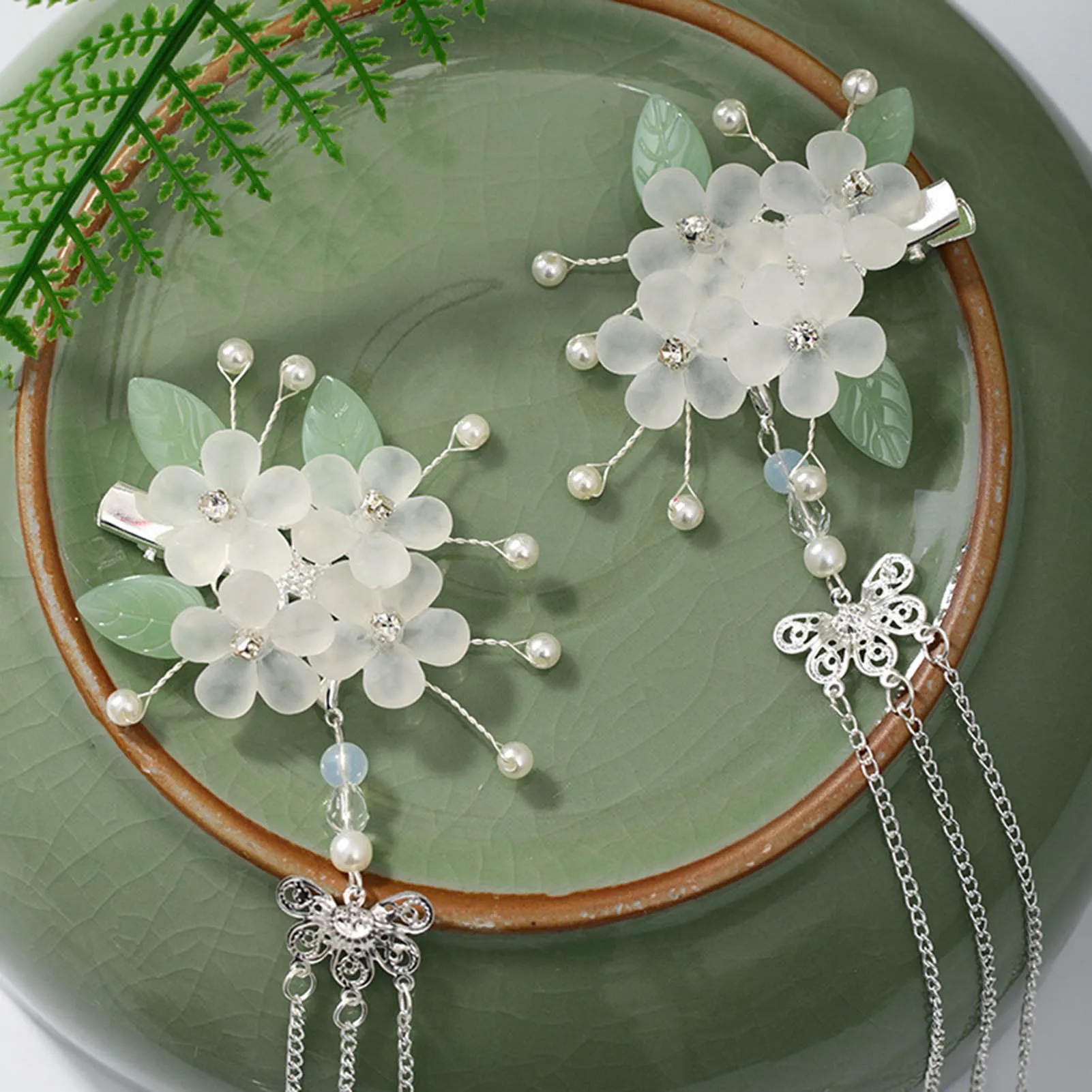 Retro Chinese Hairpins White Flower Hairclips Long Chain Tassel Charms Pearl Headpieces Hair Jewelry for Women Girls Hanfu Dress