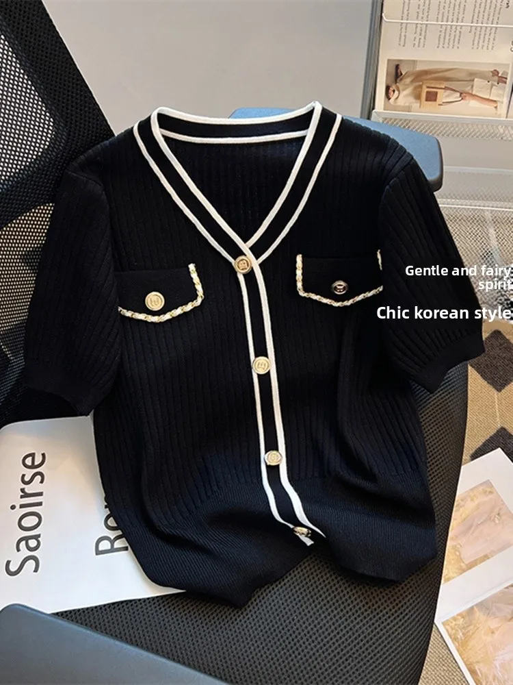 เสื้อถักไหมพรมคอวีลายทางสีสันสดใสสำหรับฤดูร้อน แฟชั่นลำลองทรงเข้ารูปสำหรับผู้หญิง พร้อมดีเทลกระดุม