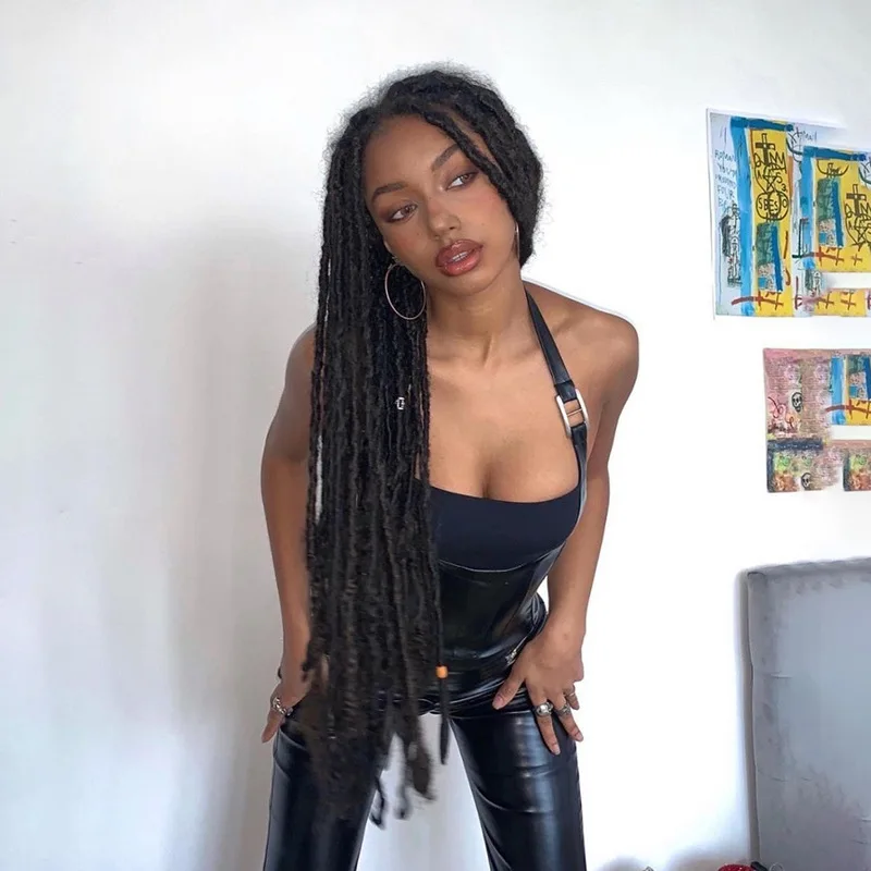 

2021 Autumn Fashion Trend Women's Clothing New Style Hanging Neck Exposed Back Base PU Leather Slim Fit Vest