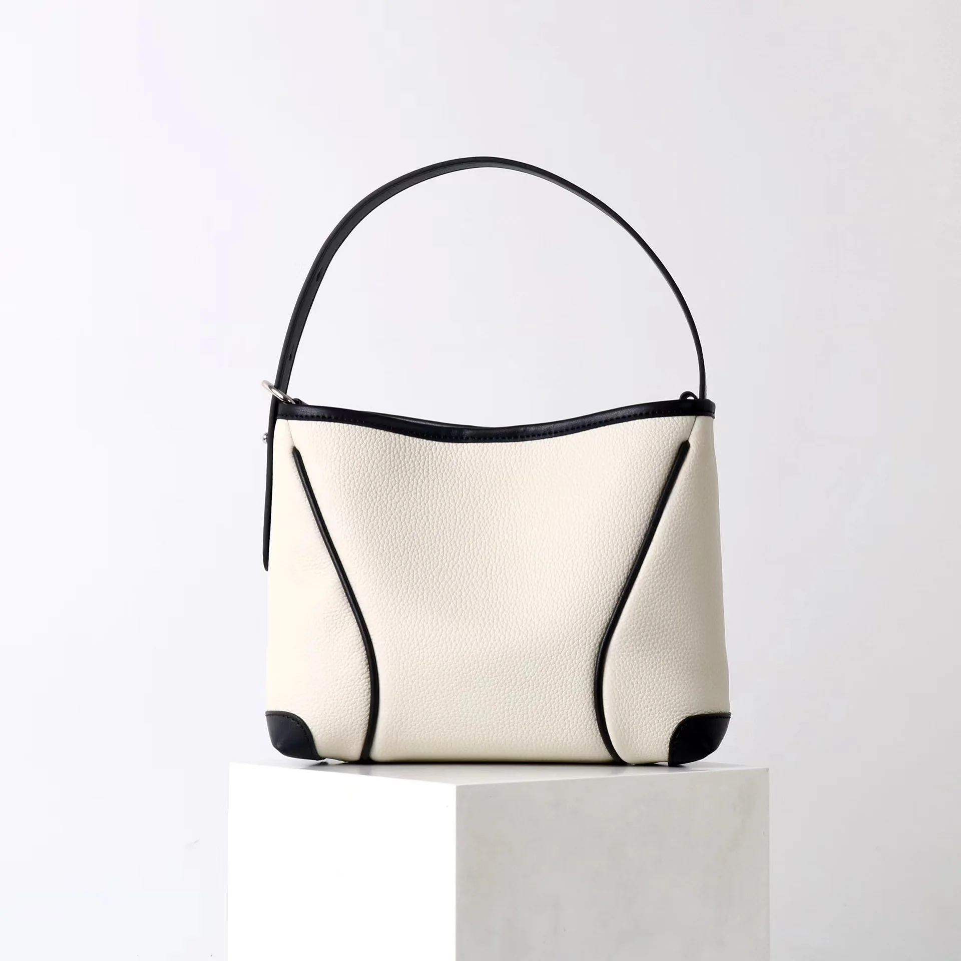

2025 New Arrival Women's Bucket Bag Top Grain Leather Luxury Handbag Fashion Ladies Shoulder Crossbody Bag Casual Daily Tote