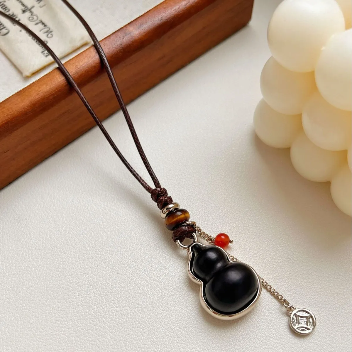 High-end gourd pendant necklace, niche retro style, fashionable and versatile drawstring