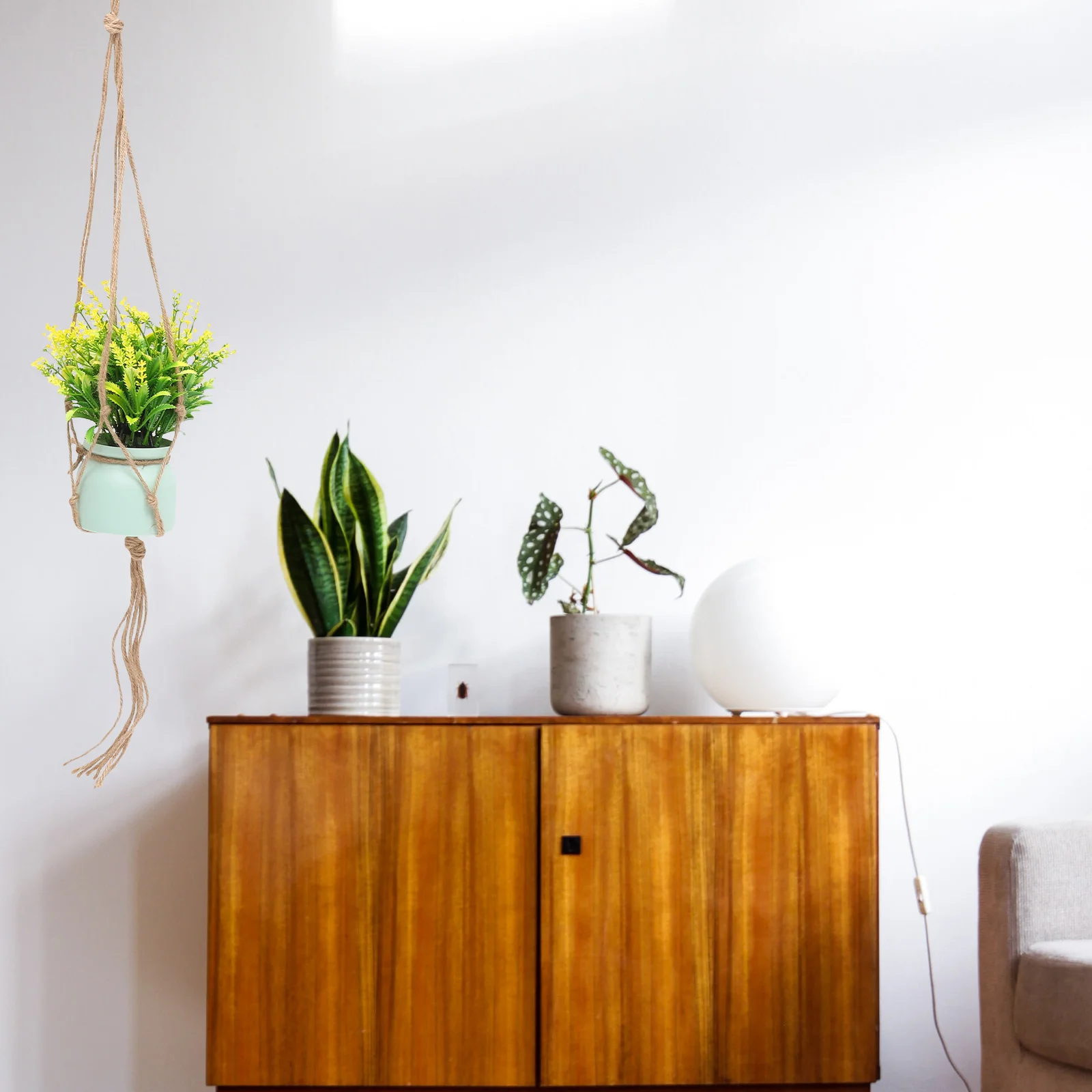 

2Pcs Eco-Friendly Jute Plant Hanger Retro Macrame Hanging Basket Suitable for Balcony Indoor Decoration