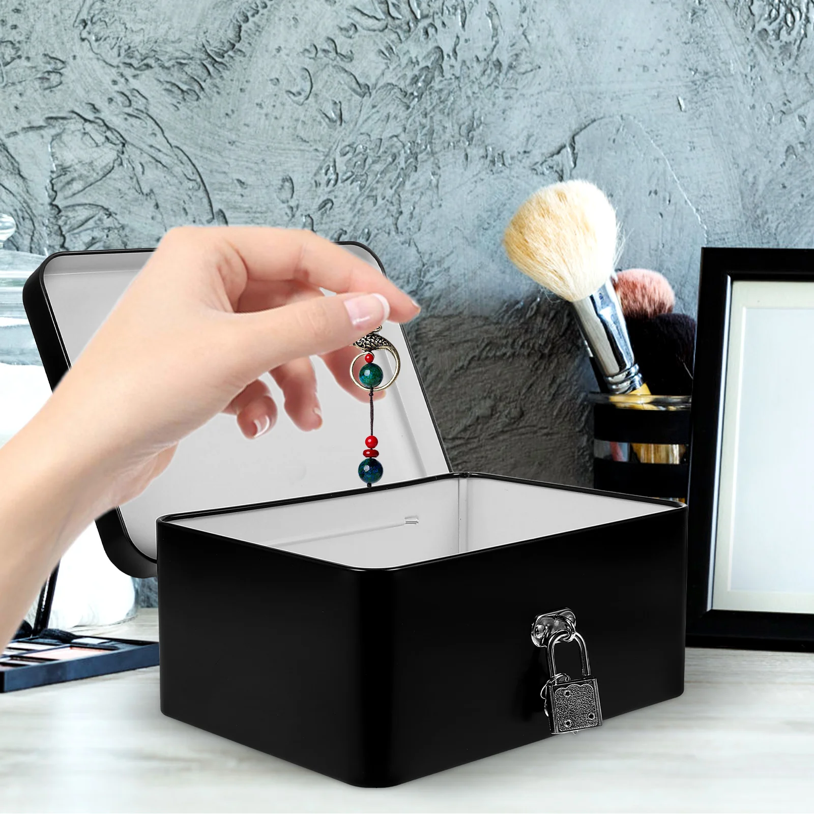 

Tinplate Keepsake Box Clear Patterned Compact Size Easy to Carry for Jewelry Necklace Earrings Storage Tinplate Box