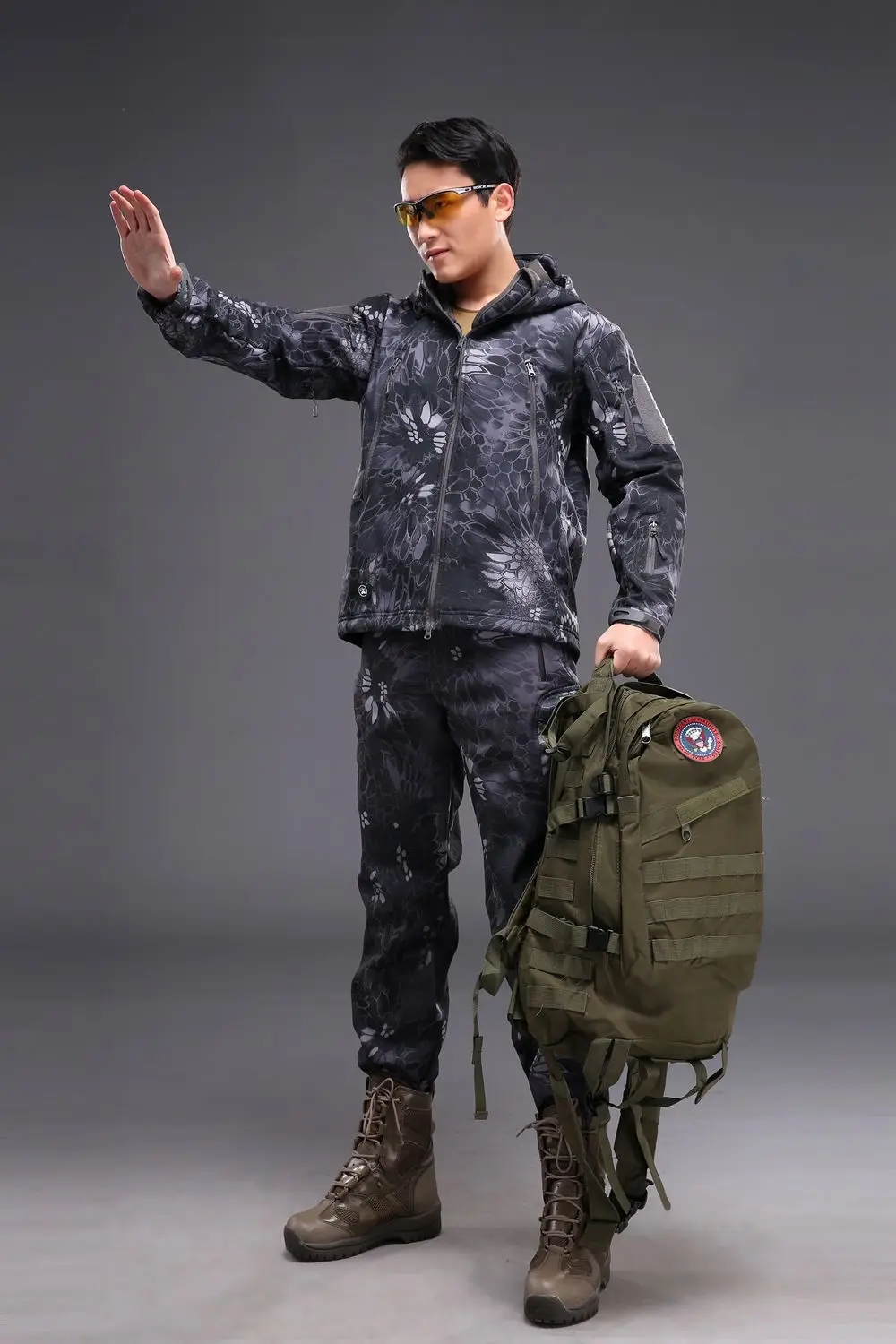 

New Winter Fishing Clothes Set Men Windbreaker Military Field Jacket Waterproof Suit Hiking Camping Tracksuit Set Hood Coat The