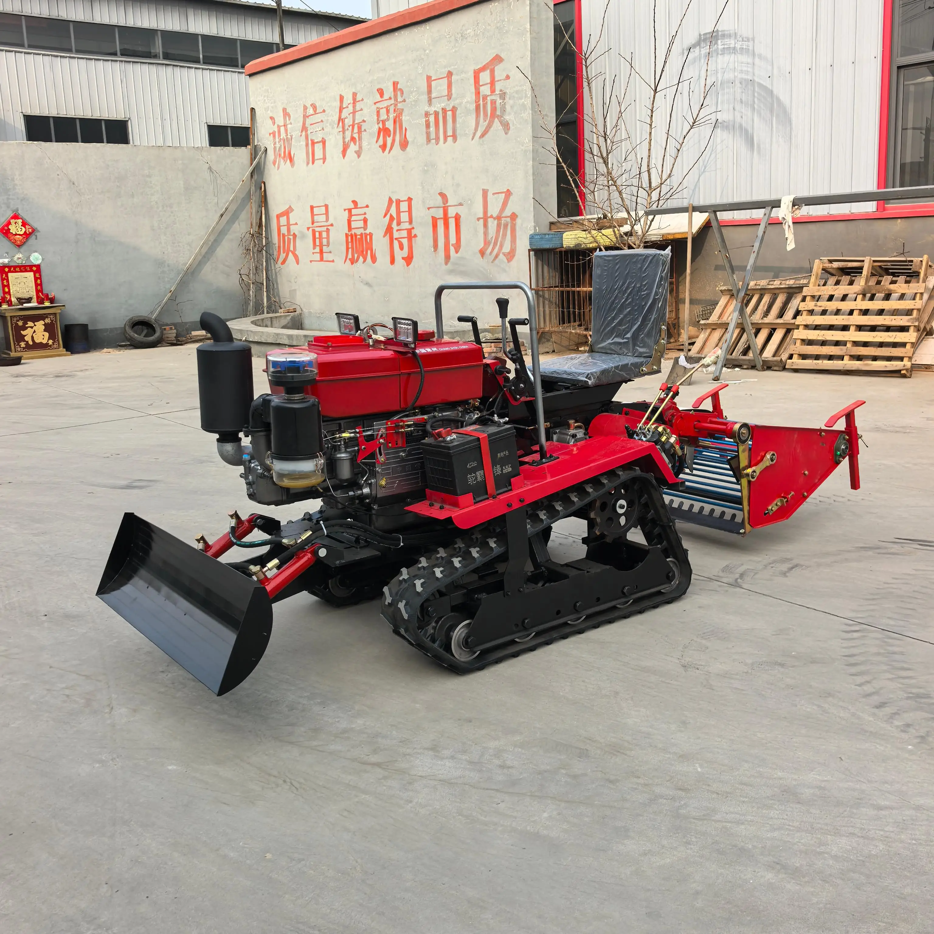 Factory Direct Mini Crawler Tractor Matching Potato Harvester, Diesel Agricultural Machine for Farm Potato Harvesting