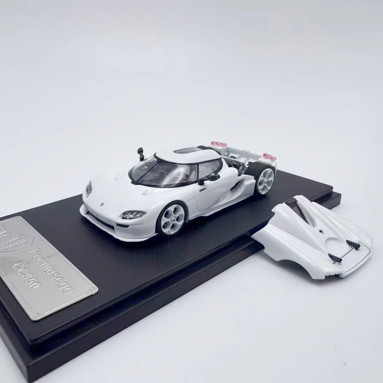 Modelo Rhino RM 1:64 CC850 Tampa magnética do motor Coleção de modelo de carro em liga