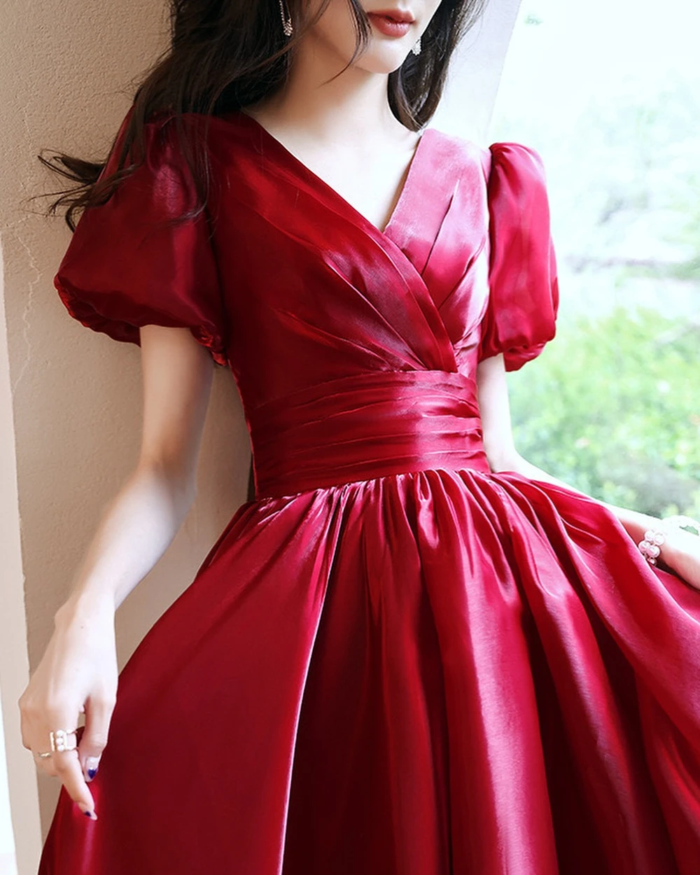 ที่กําหนดเองคลาสสิก Burgundy Tulle V คอปิดไหล่แขนสั้นชุดราตรี Elegant A-Line ชาชุดราตรียาว