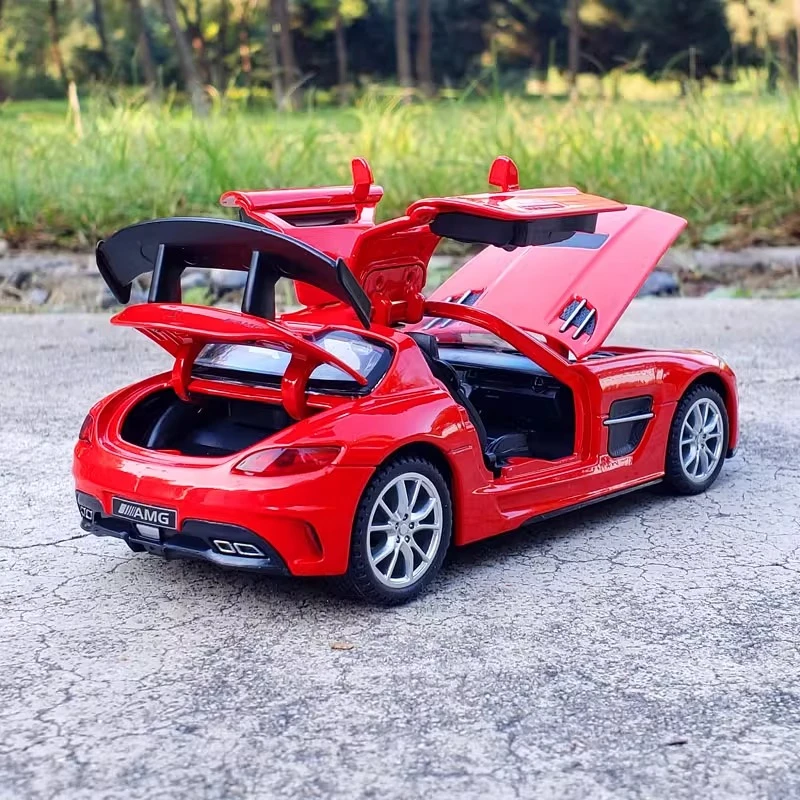 รถของเล่นโมเดลโลหะผสม SLS สปอร์ตคาร์ ขนาด 1:32 ของเล่นรถหล่อโลหะ มีเสียงและไฟ แบบดึงหลัง สำหรับเด็ก