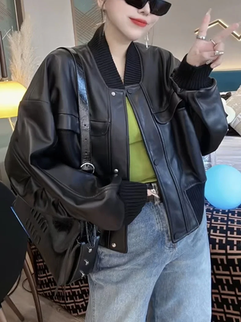 เสื้อแจ็คเก็ตเบสบอลหนังแท้ทรงหลวมสำหรับผู้หญิง รุ่น New Street Sle หนังวัวแท้ ทรงสลิม ทันสมัย ปิดซิป แขนยาว