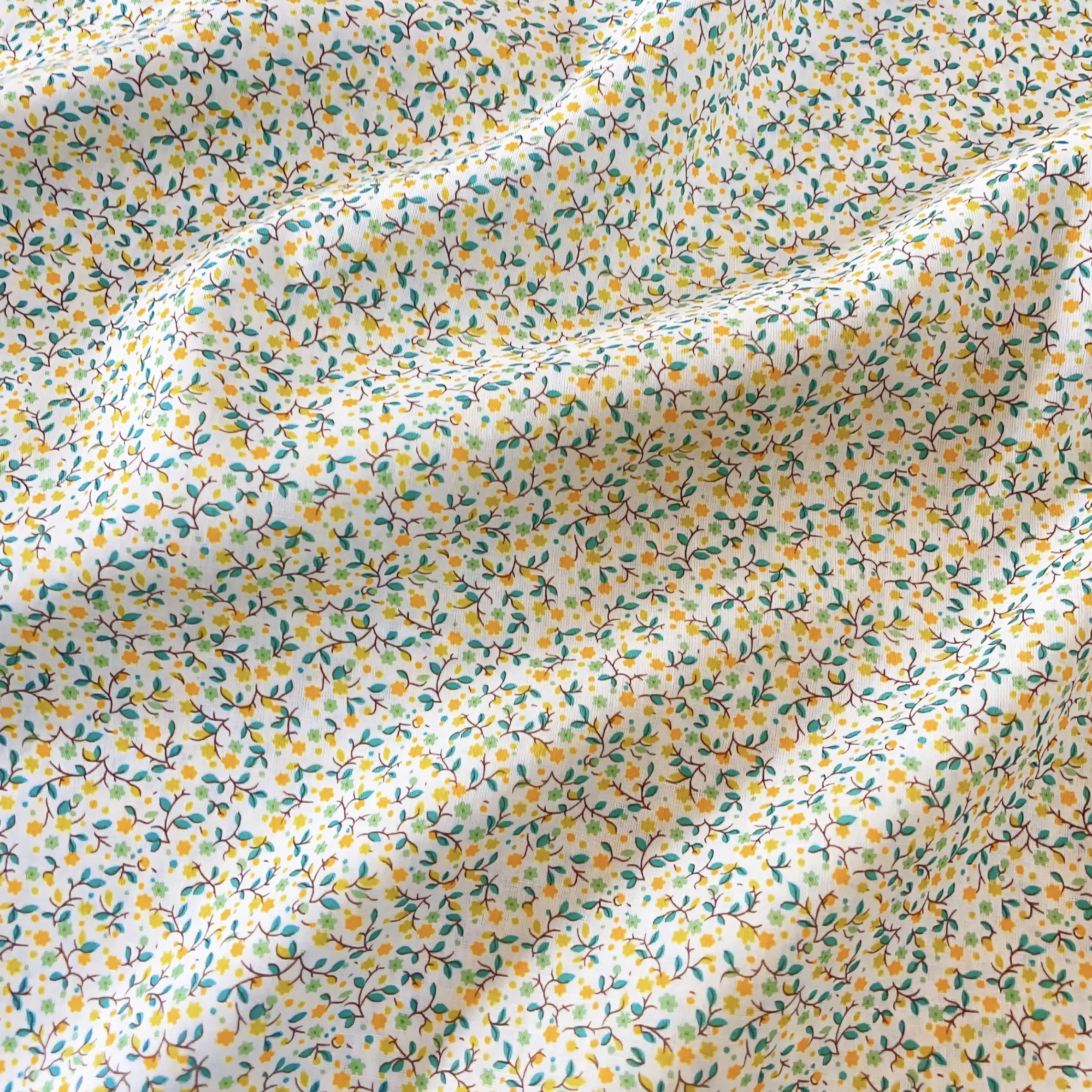 

100% хлопковая ткань с желтым цветочным принтом в виде веток, мягкий дышащий материал для пошива платьев, пижам, домашнего текстиля, рукоделия и поделок своими руками