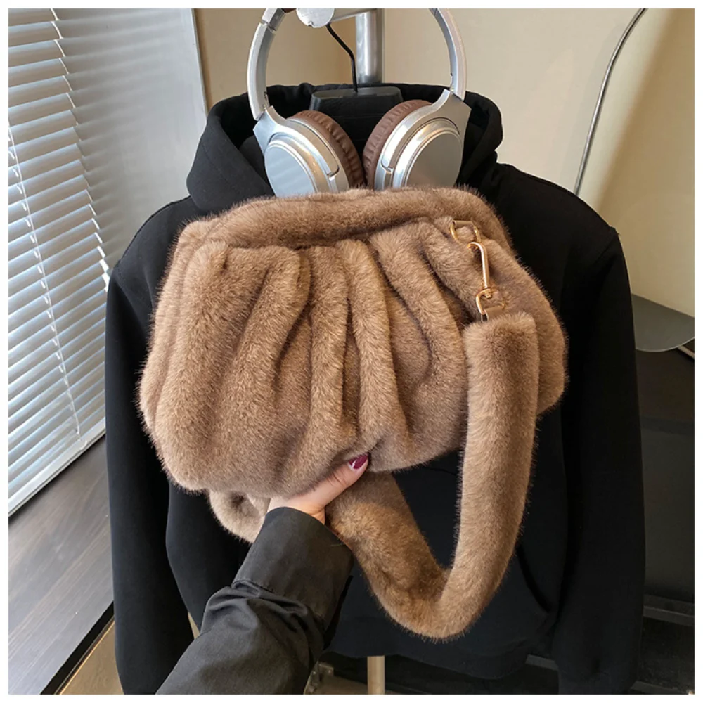 حقيبة كروس بودي حقيبة نسائية ناعمة من فراء المنك المقلد حقيبة فاخرة للاستخدام اليومي والسفر والنزهات غير الرسمية