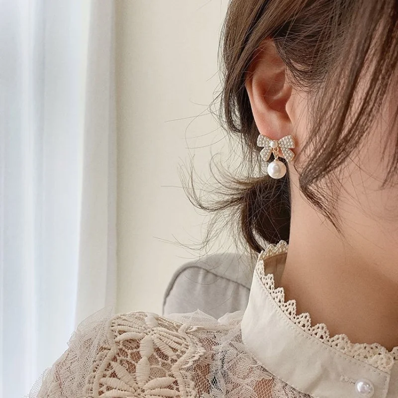 Модные новые серьги в стиле панк для девочек, жемчужные темпераментные сетчатые серьги знаменитостей, дикие высококачественные французские женские серьги, производитель Модные новые серьги в стиле панк для девочек, жемчужные темпераментные сетчатые серьги знаменитостей, дикие высококачественные французские женские серьги, производитель