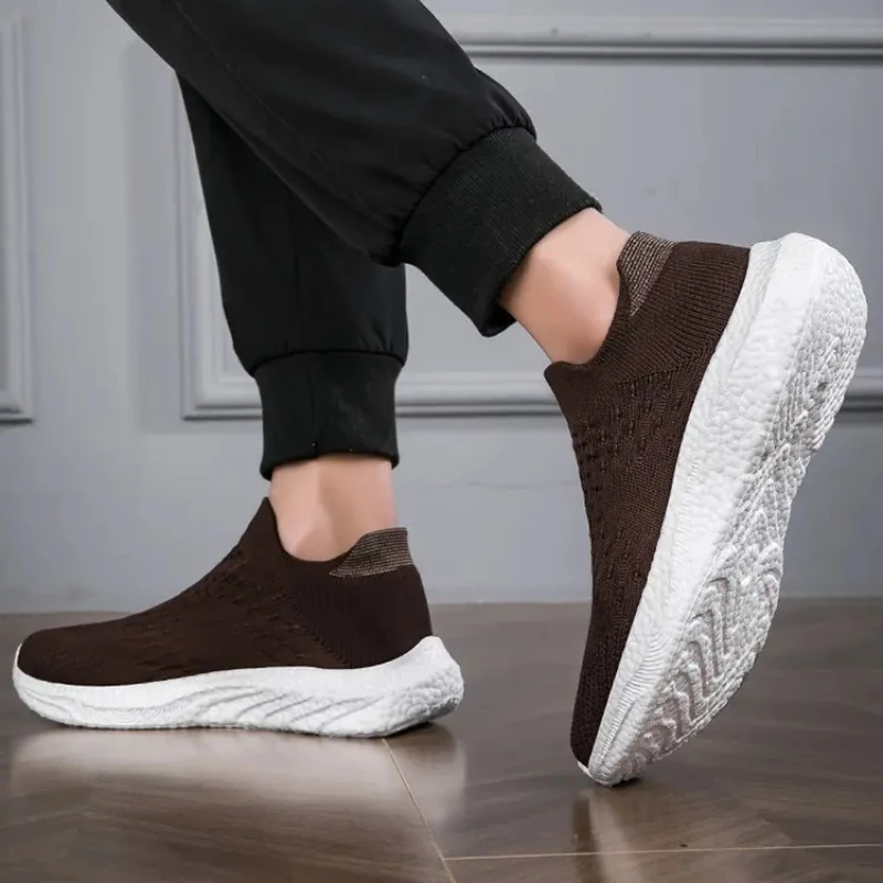 2025 Scarpe casual da uomo traspiranti Scarpe vulcanizzate da uomo leggere Piattaforma da esterno Scarpe da ginnastica antiscivolo in morbida rete da uomo