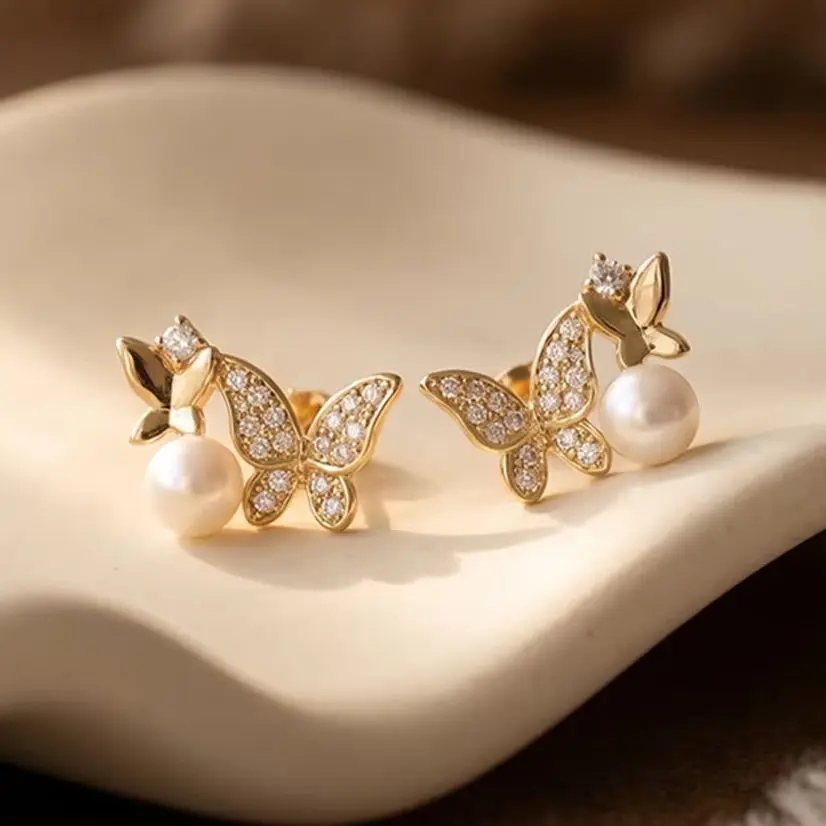 Fashion Crystal Butterfly Stud Earring for Women Elegant Pearl Dangle Earrings Sweet White Rhinestones Jewelry Gift Accessories