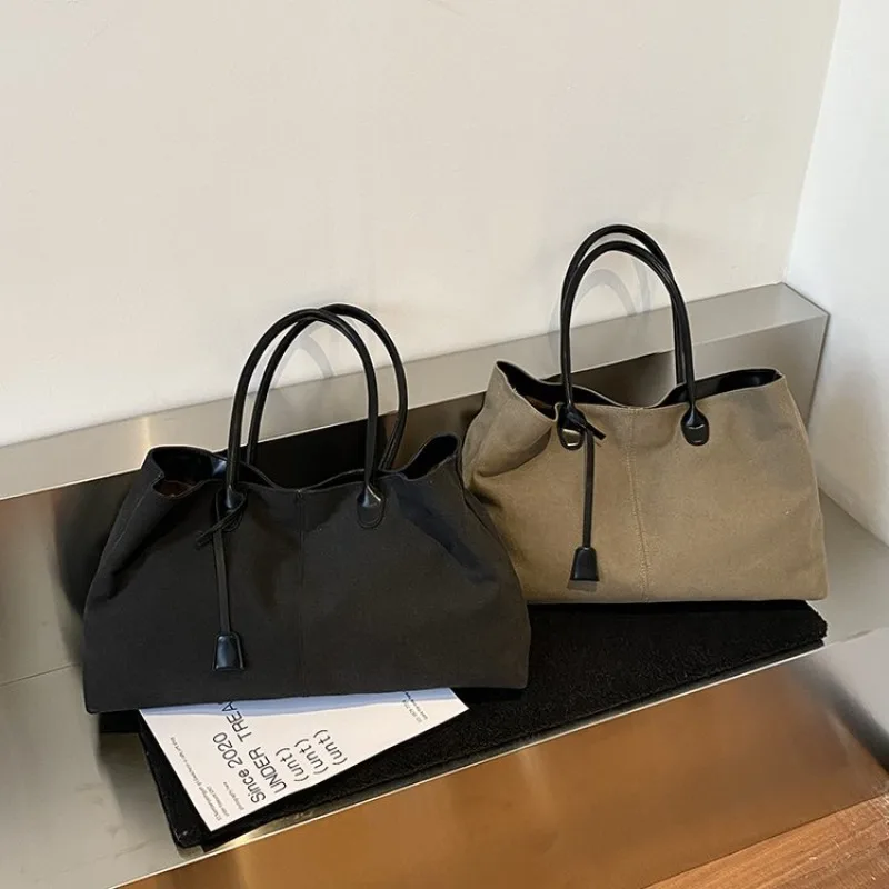

Signature Style Designer Diaper Bag For Women Luxury Leather Tote Elegant Crossbody Bag Iconic Fashion