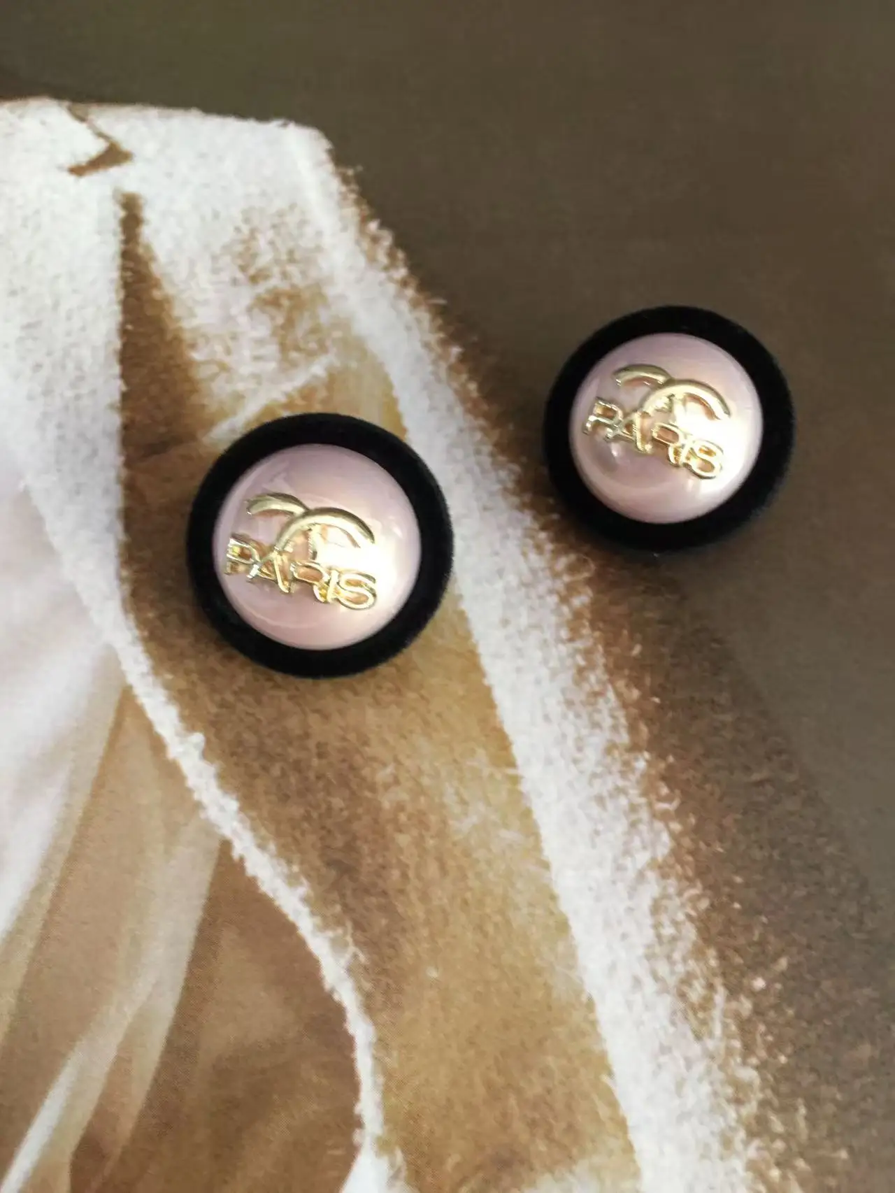 Best Sellers Luxurious pearl luster 2.3 * 2.3 cm earrings, French high-end earrings, simple and elegant temperament earrings
